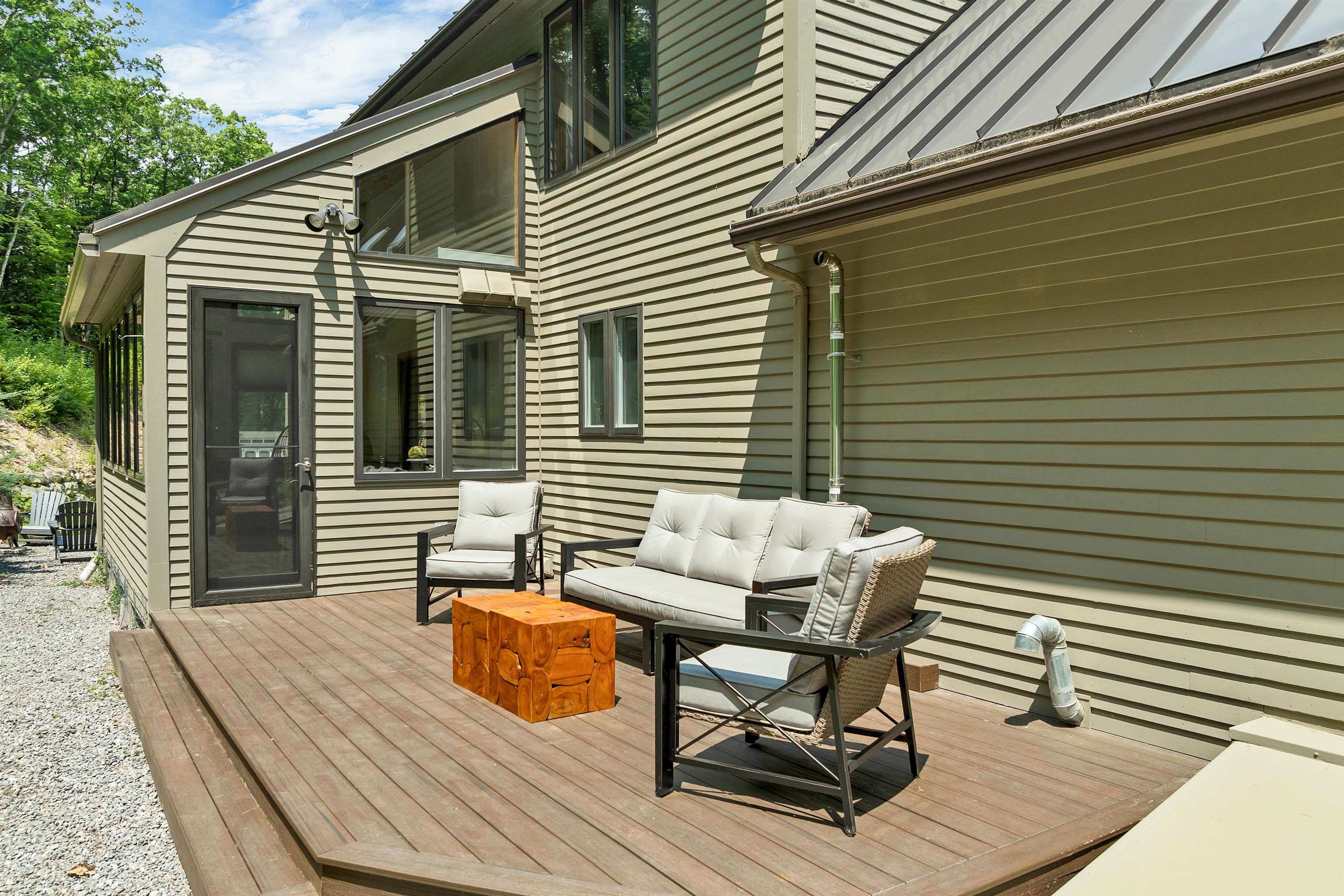 8 West Gate Drive Property Photo 4