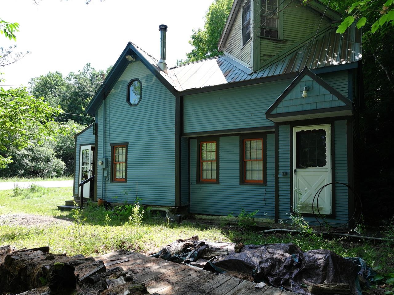 9562 Main Road Property Photo 1