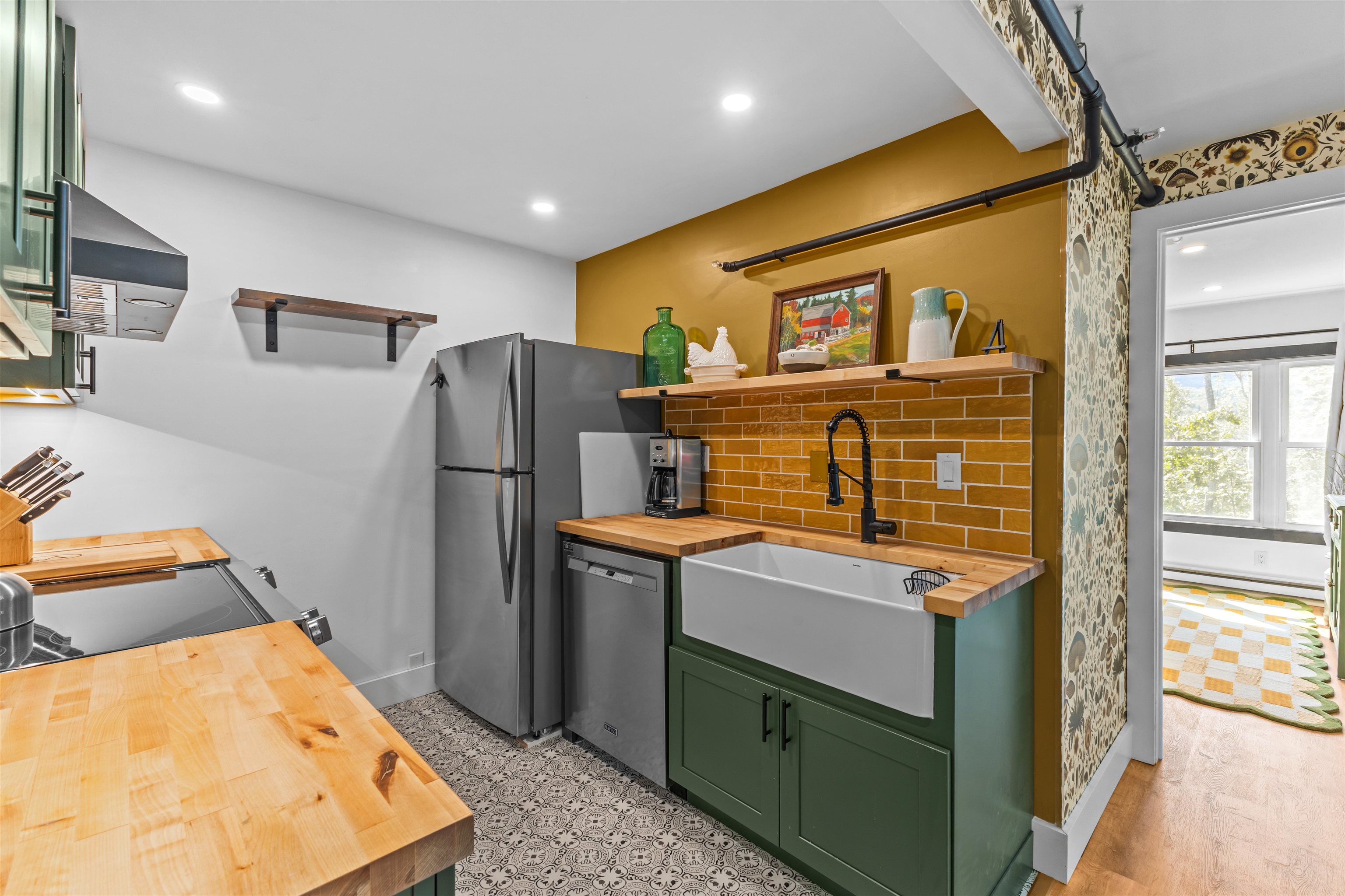 260 Mountainside Drive Property Photo 3