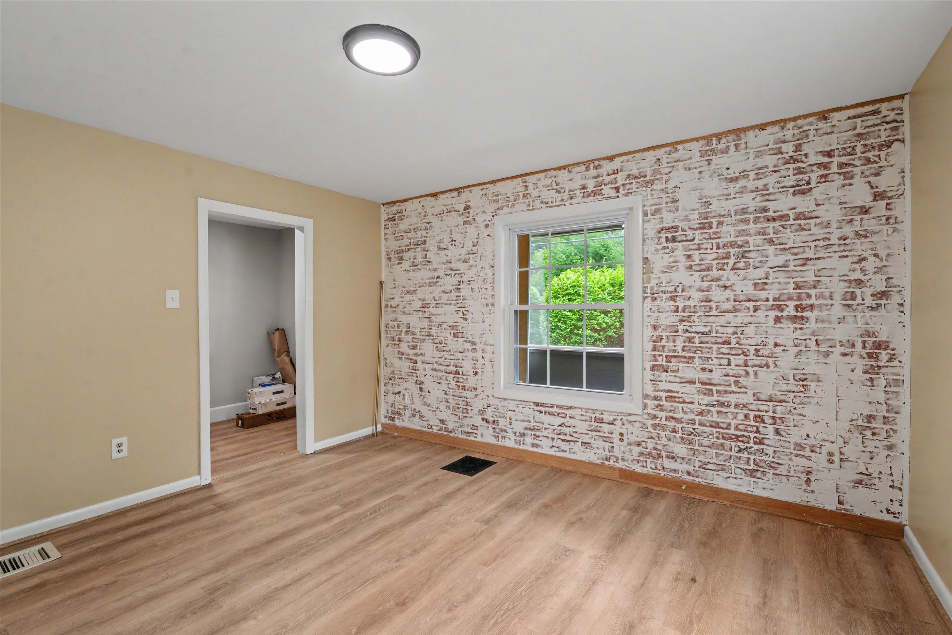 184a Echo Avenue Property Photo 10