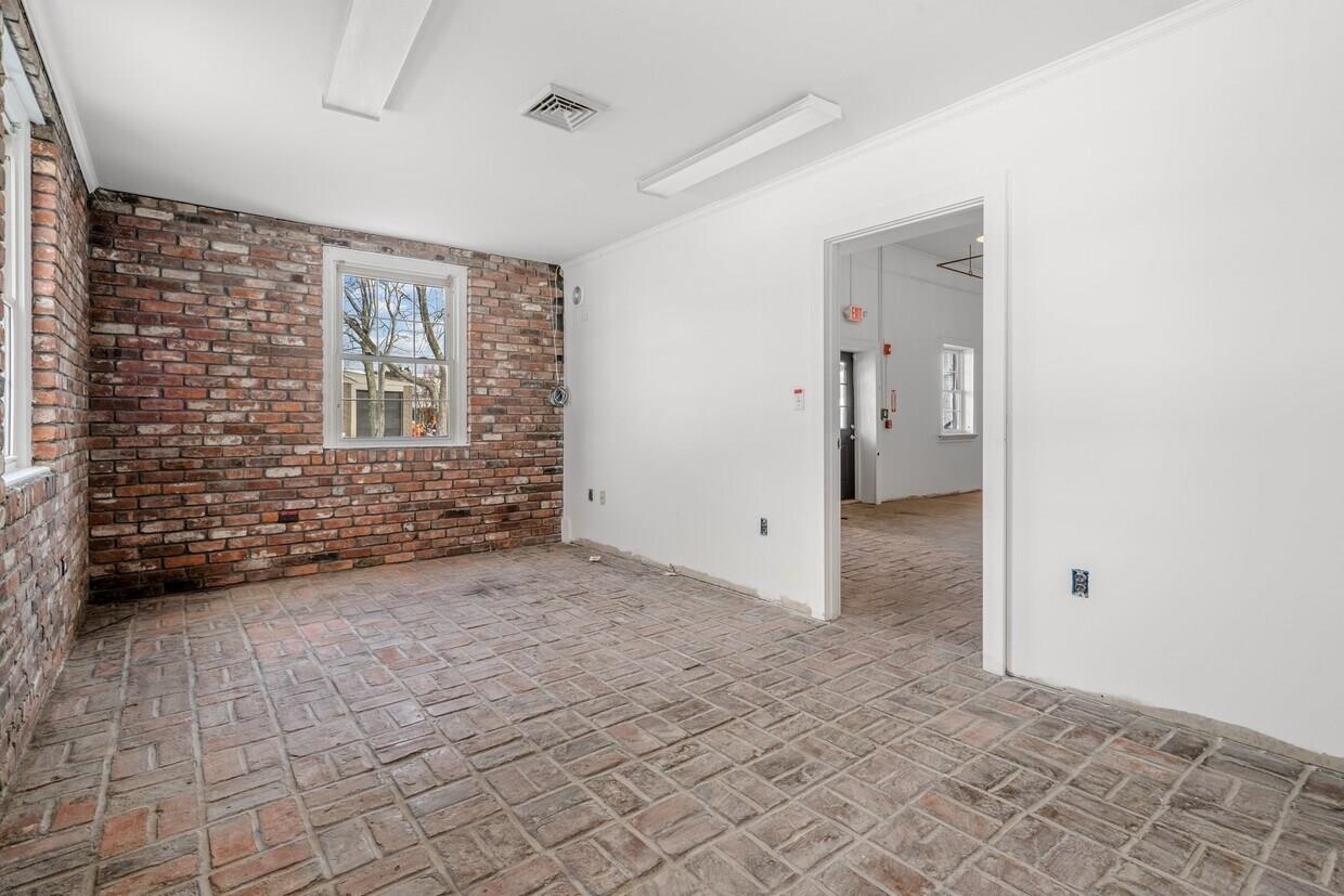 894 Lafayette Road Property Photo 5