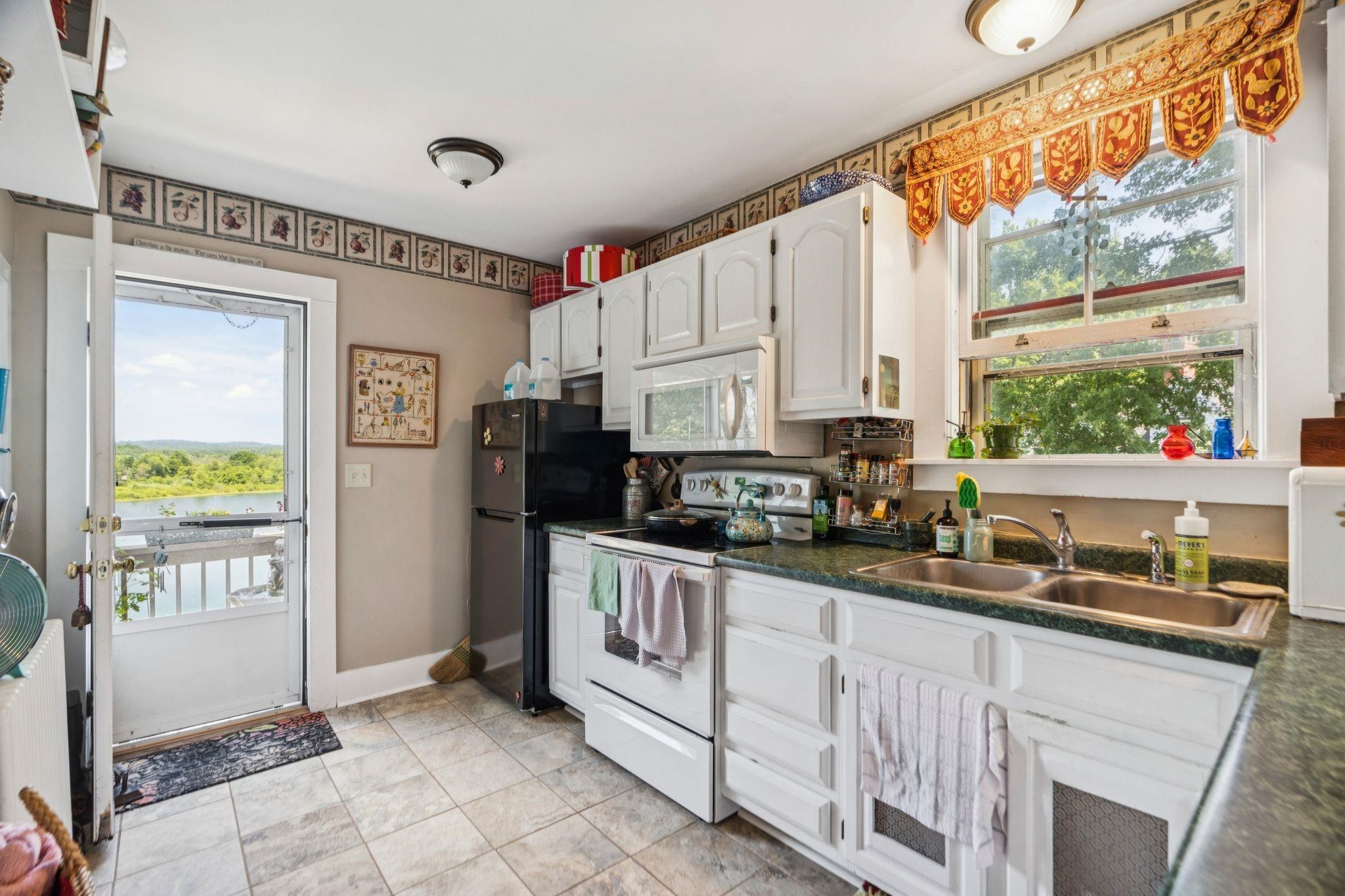 6 Pine Street Property Photo 18