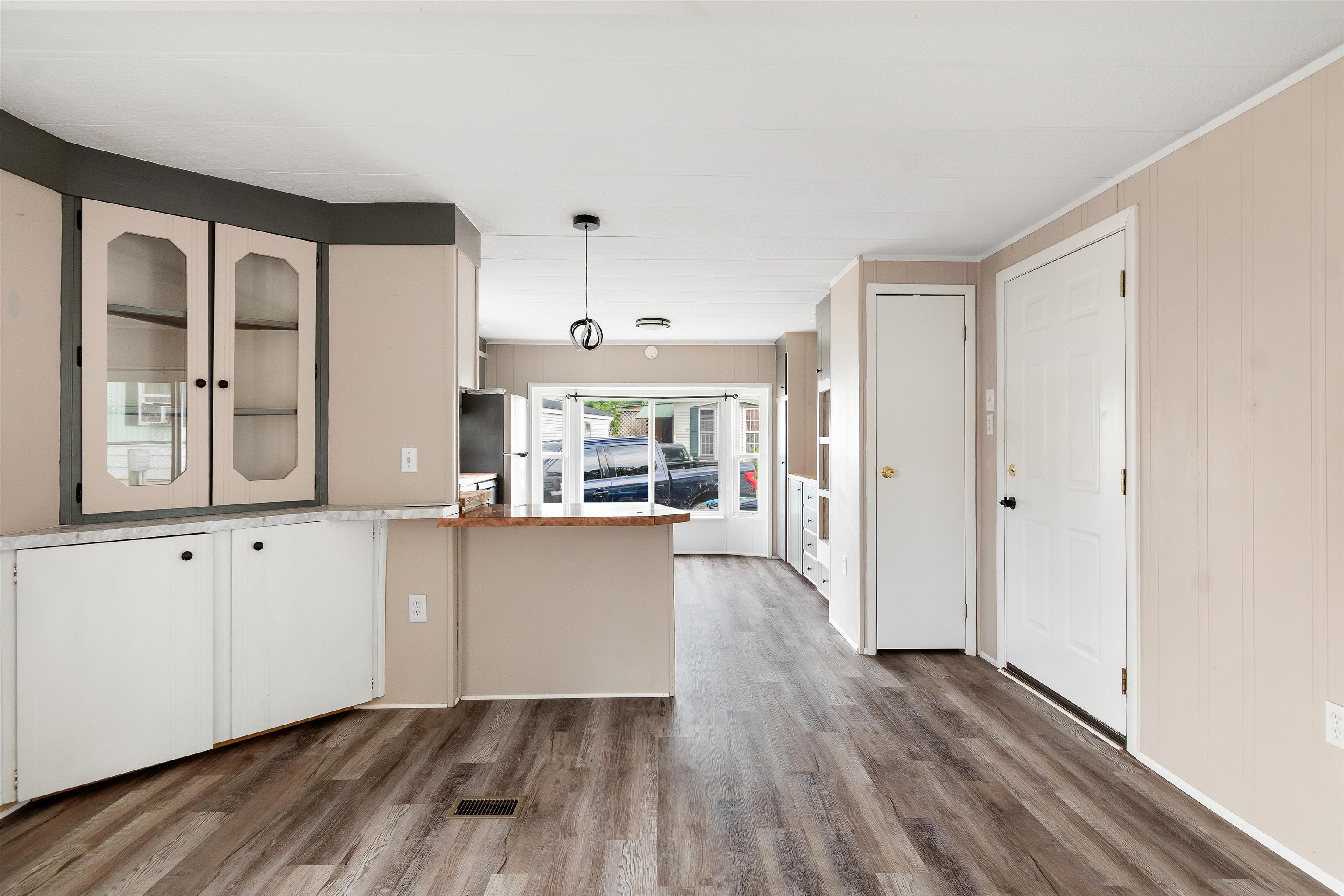101 6th Street Property Photo 4