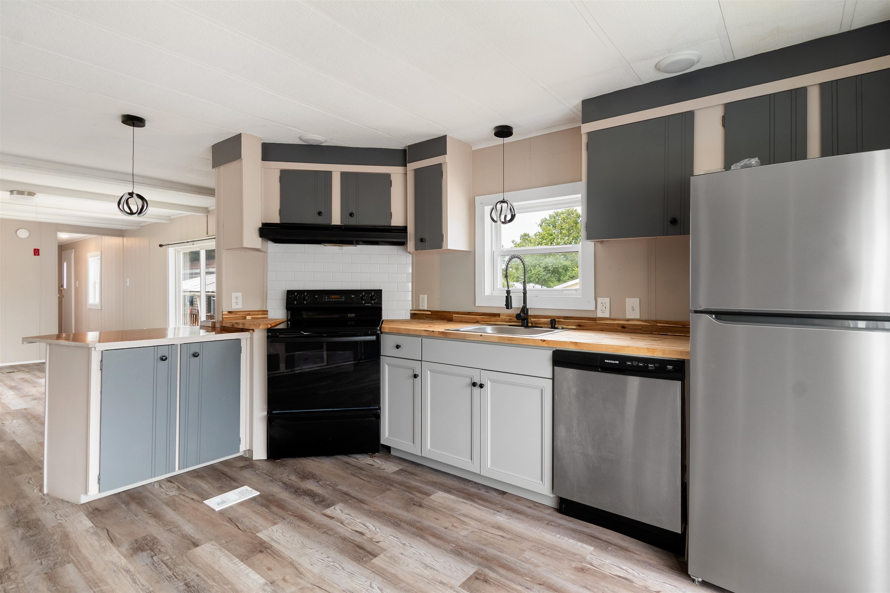 101 6th Street Property Photo 11