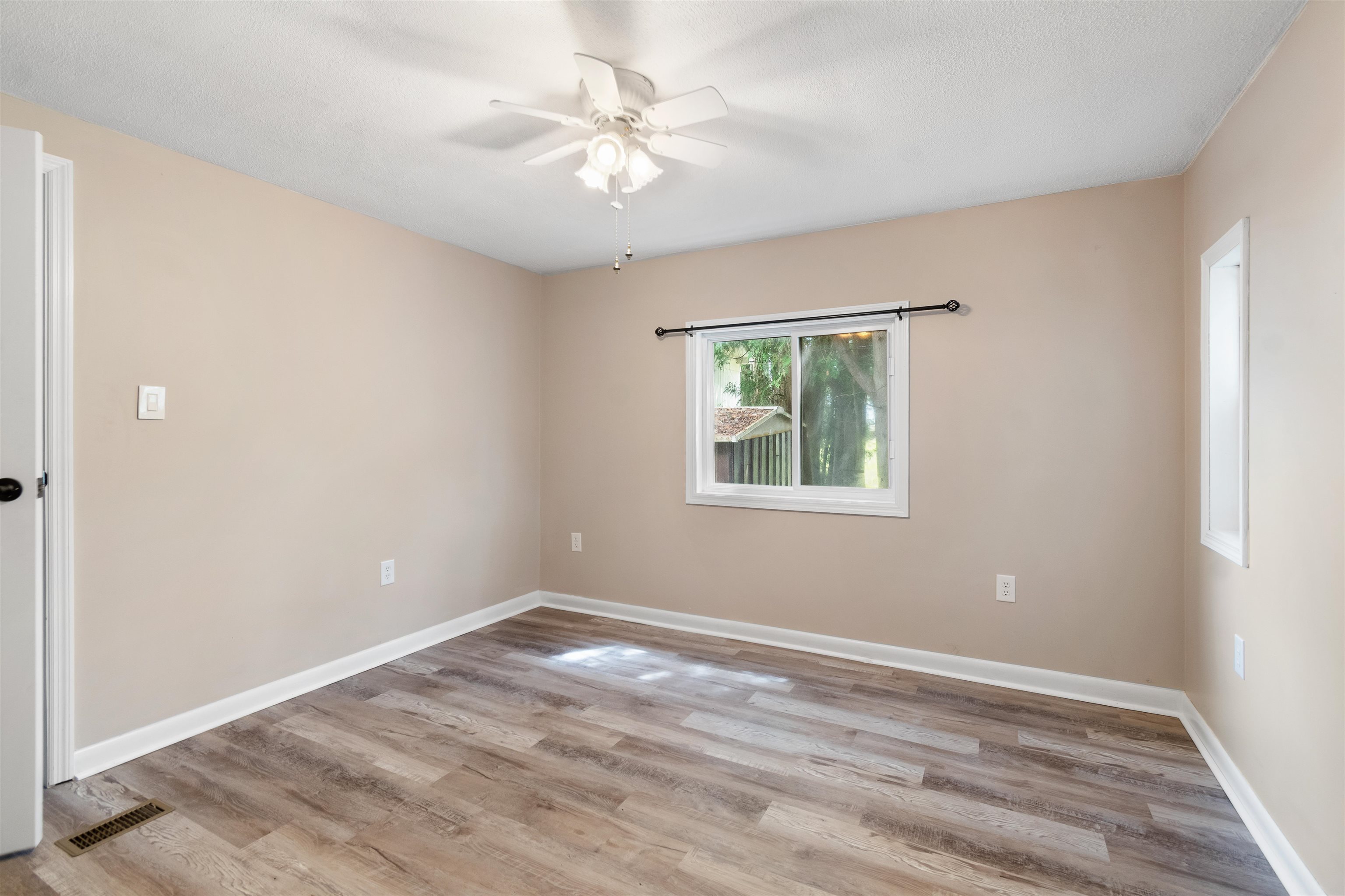 101 6th Street Property Photo 14