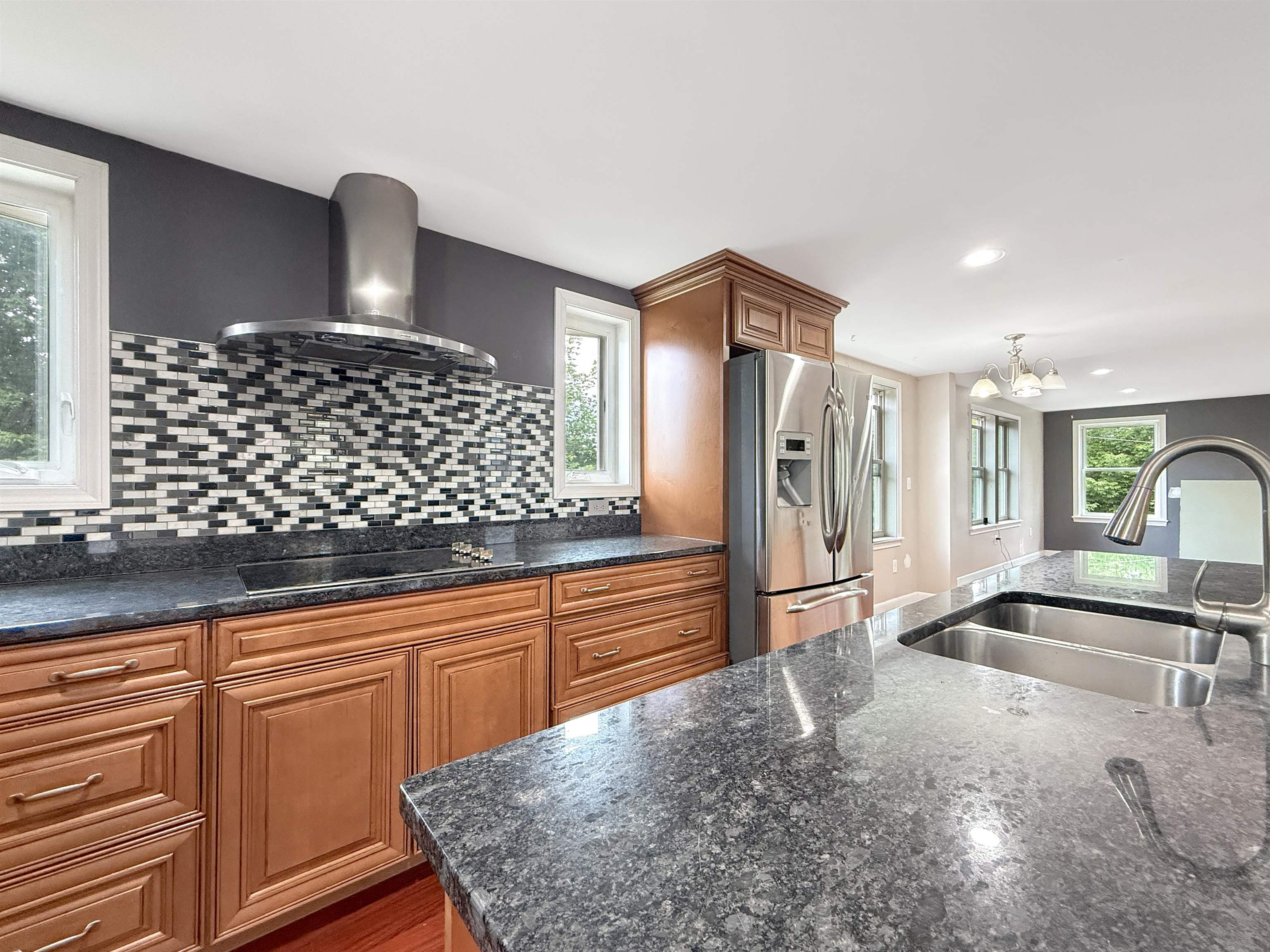 465 Hillside Avenue Property Photo 3