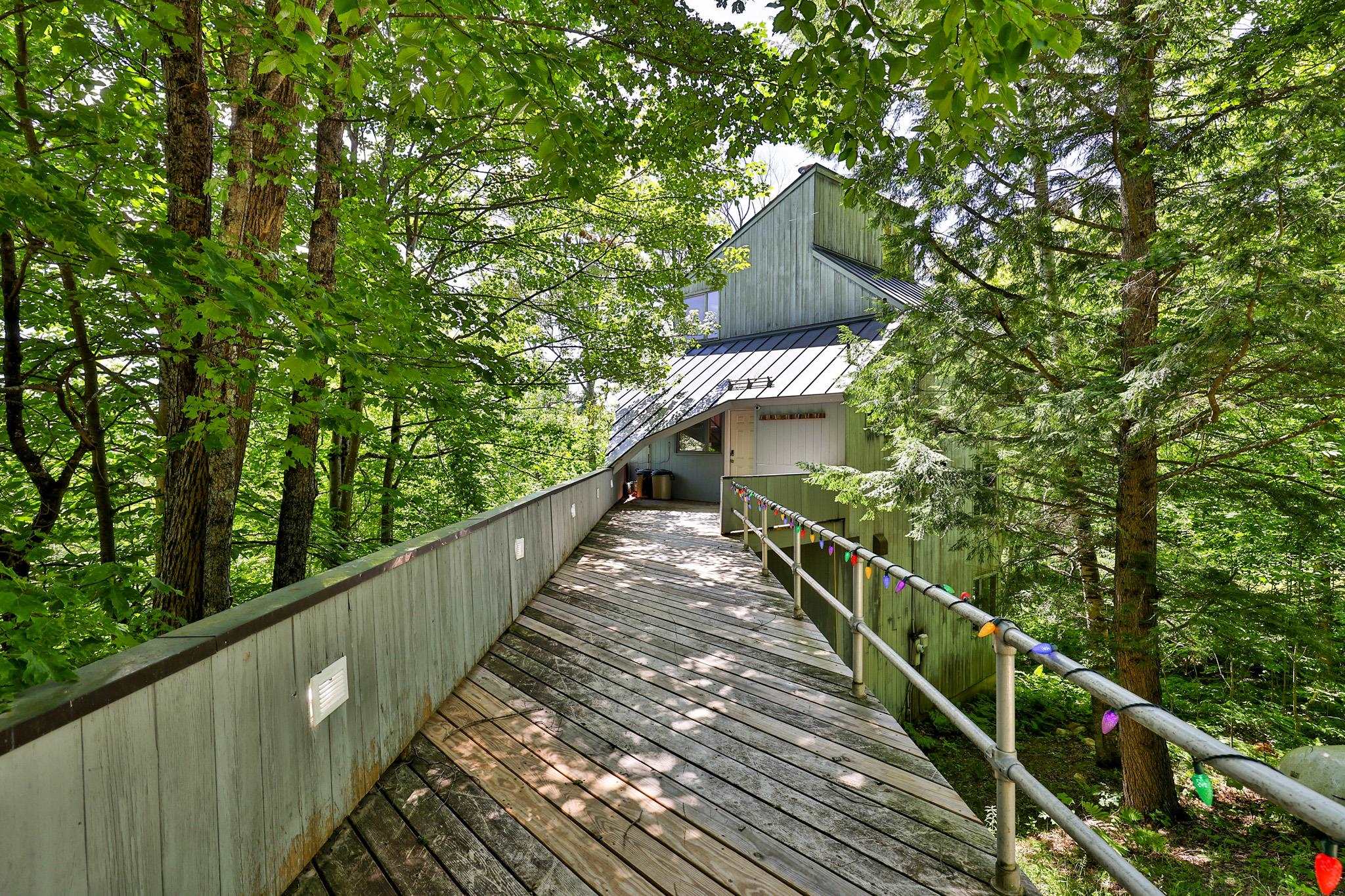 106 Upper Loop Property Photo 2