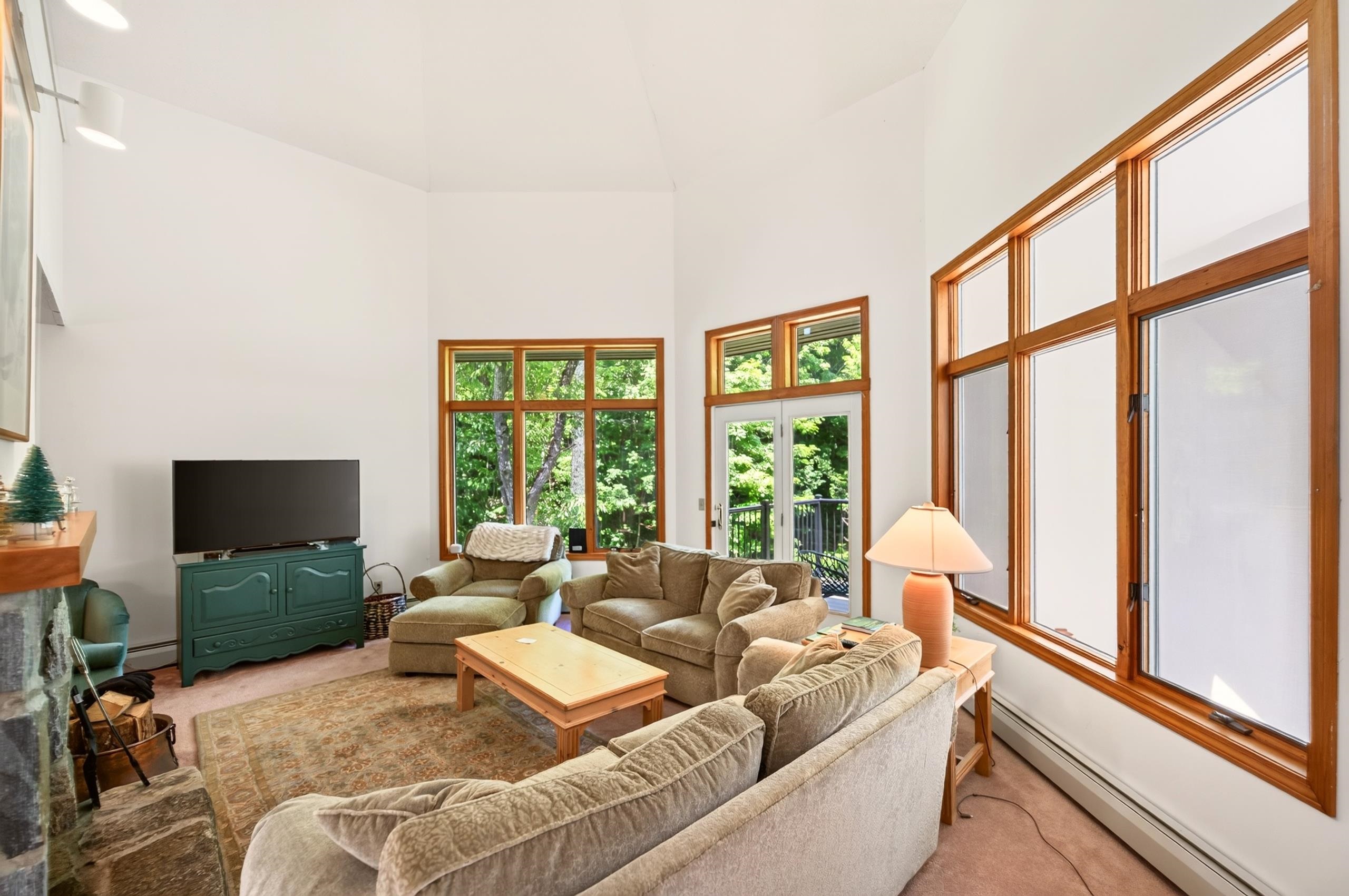 11 Dutchman Lane Property Photo 4