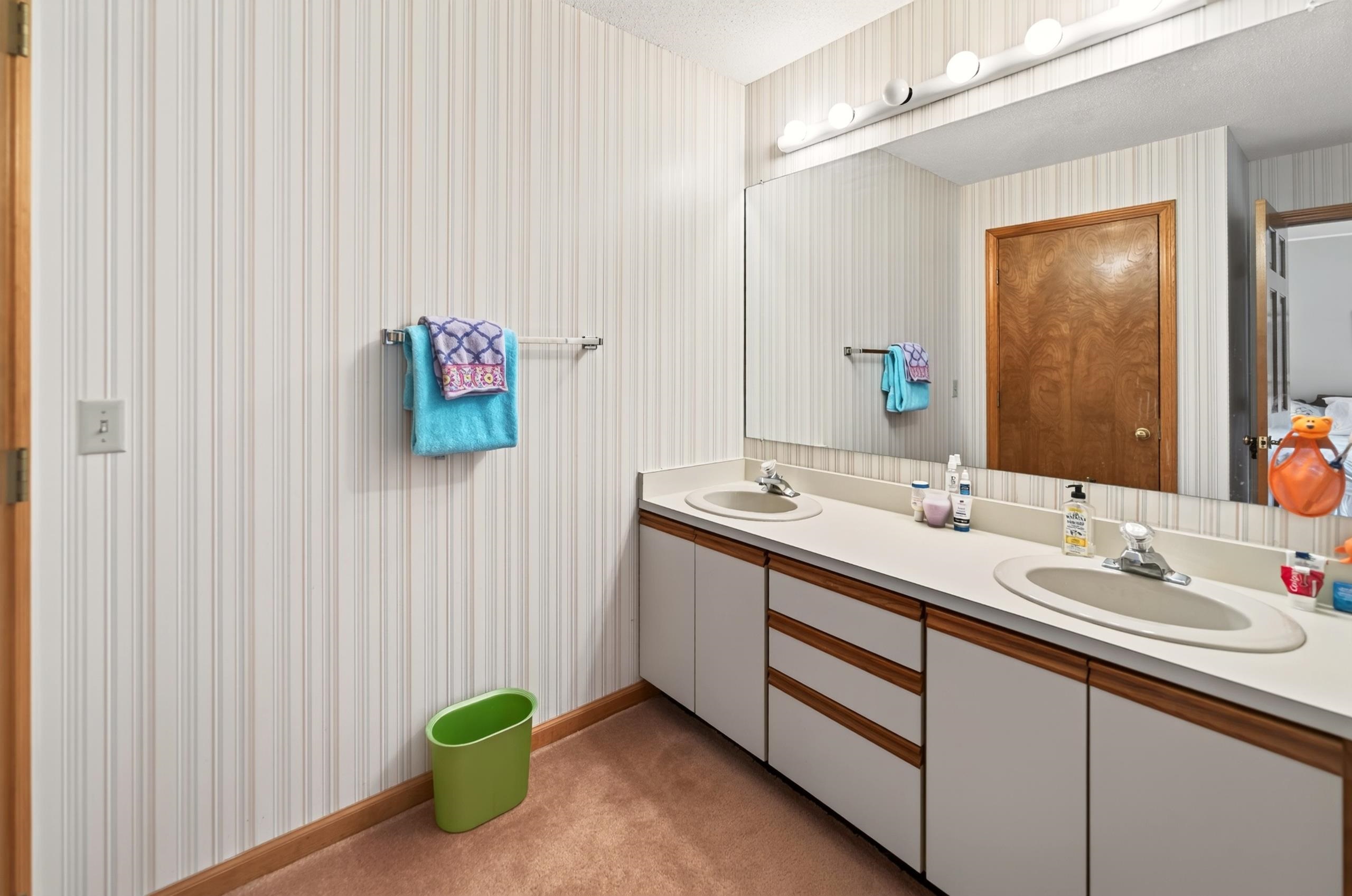 11 Dutchman Lane Property Photo 12