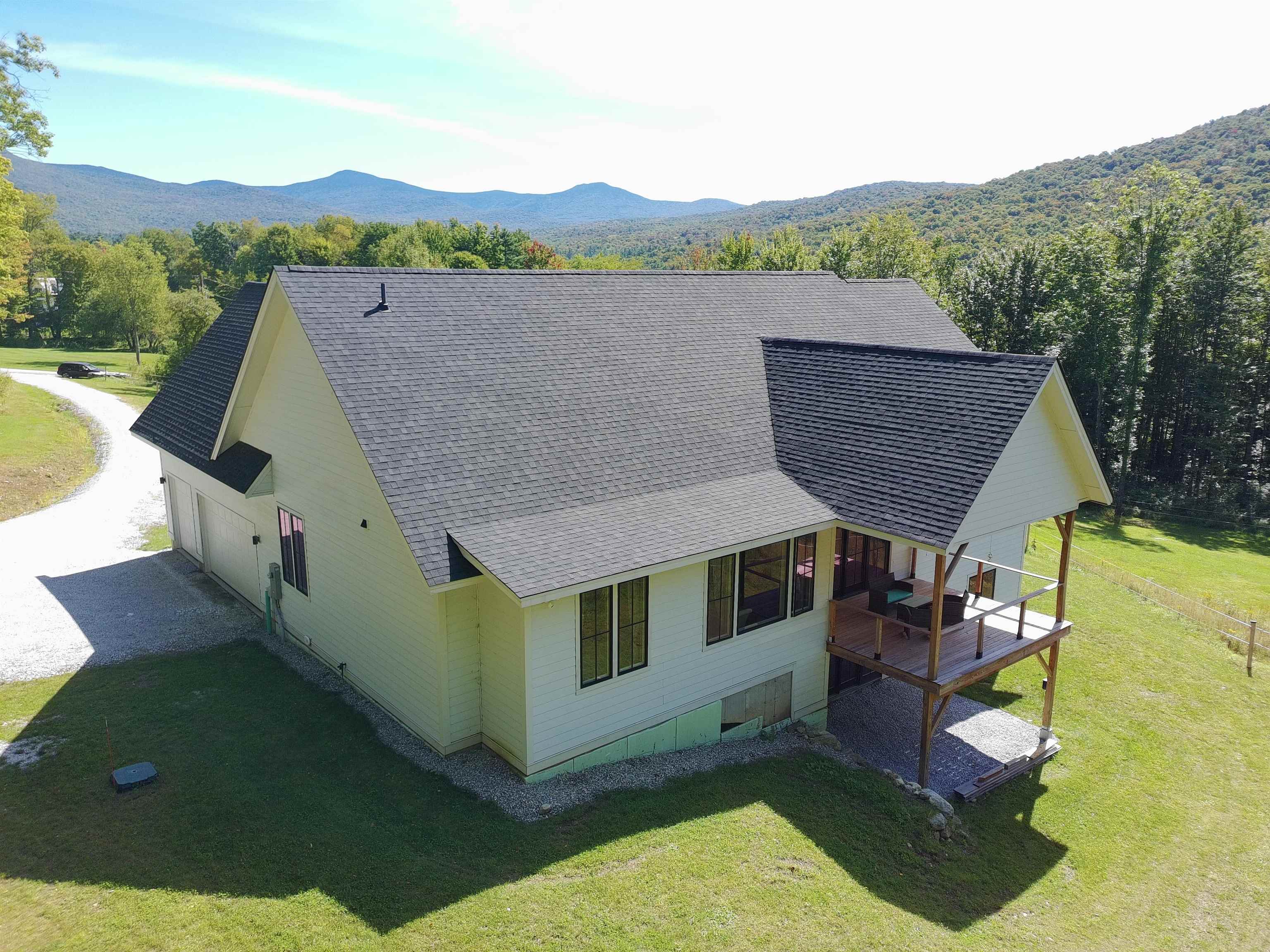 791 Journey End Property Photo 4