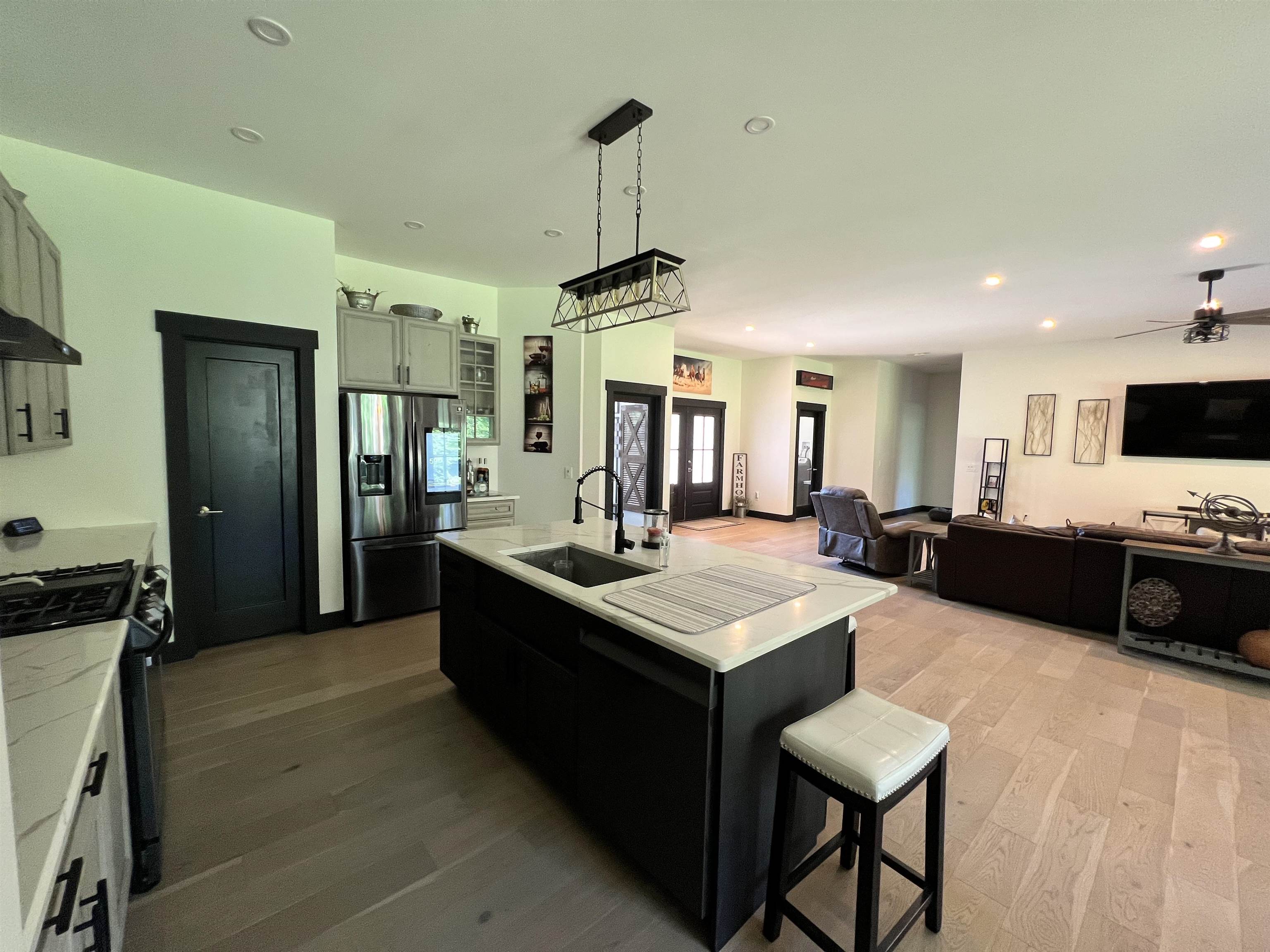 791 Journey End Property Photo 8