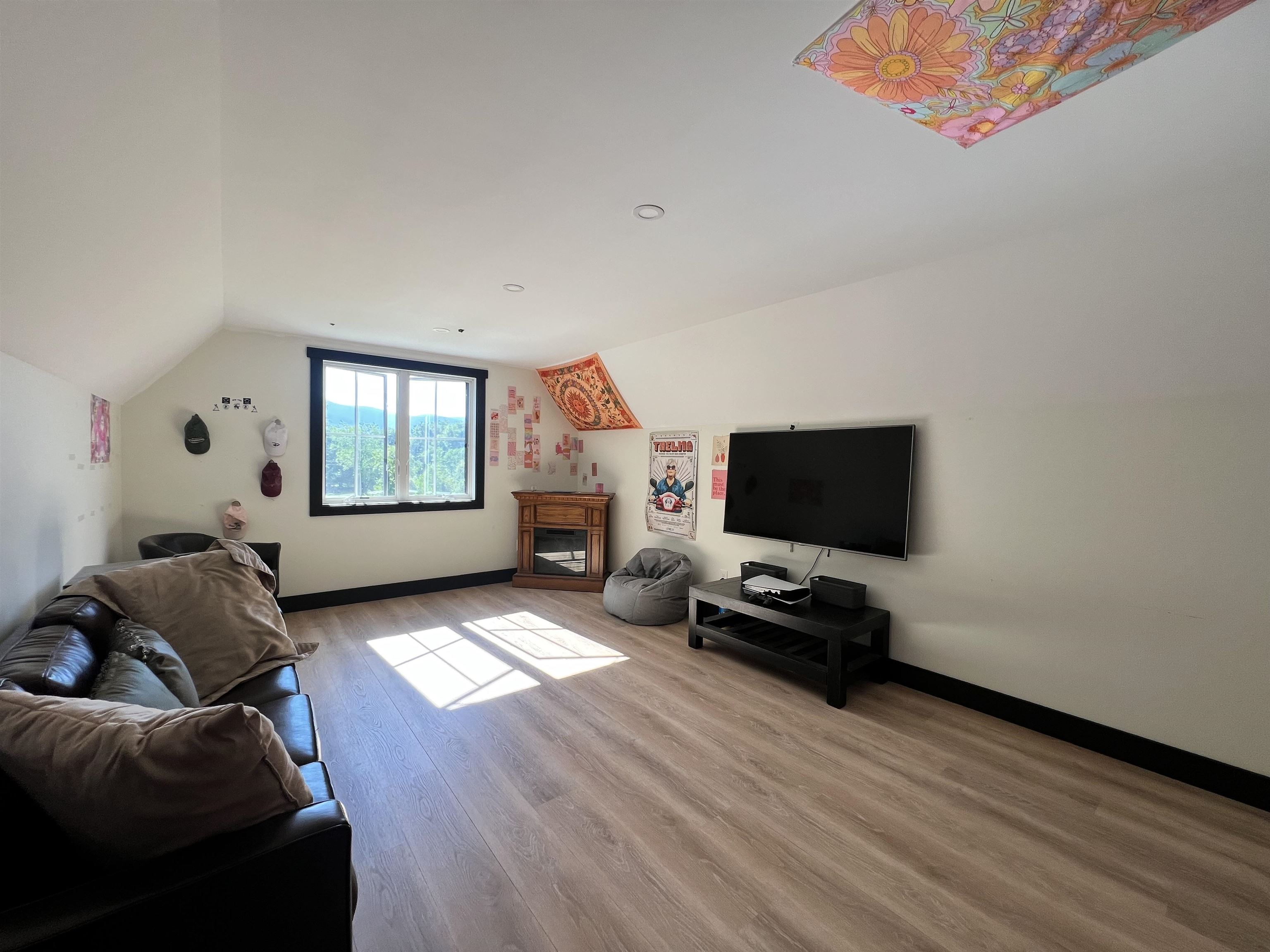791 Journey End Property Photo 23