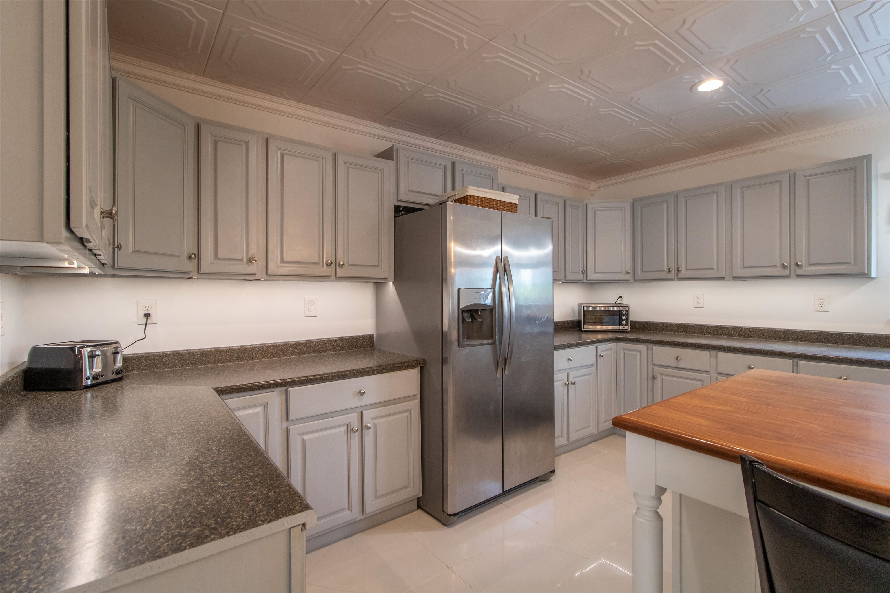 207 Pine Street Property Photo 9