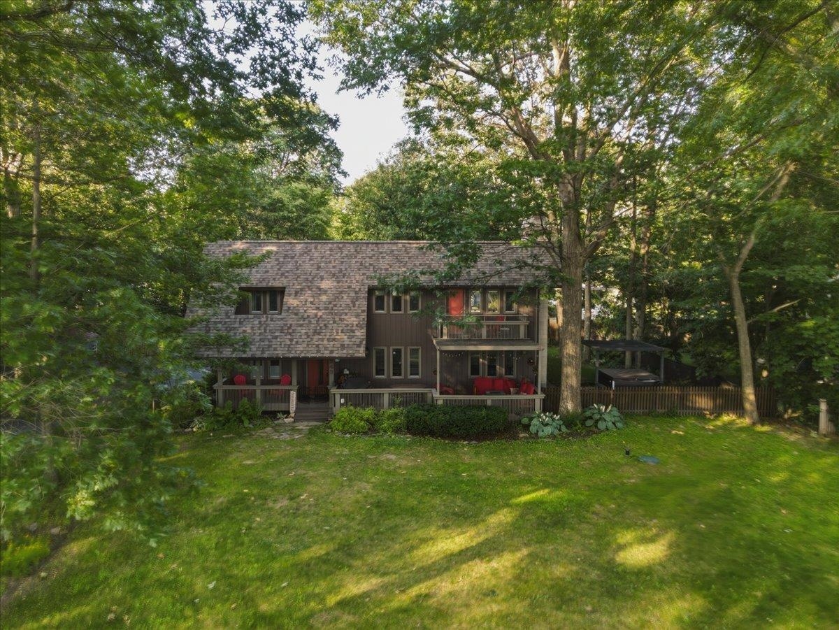 243 Biscayne Heights Property Photo 1