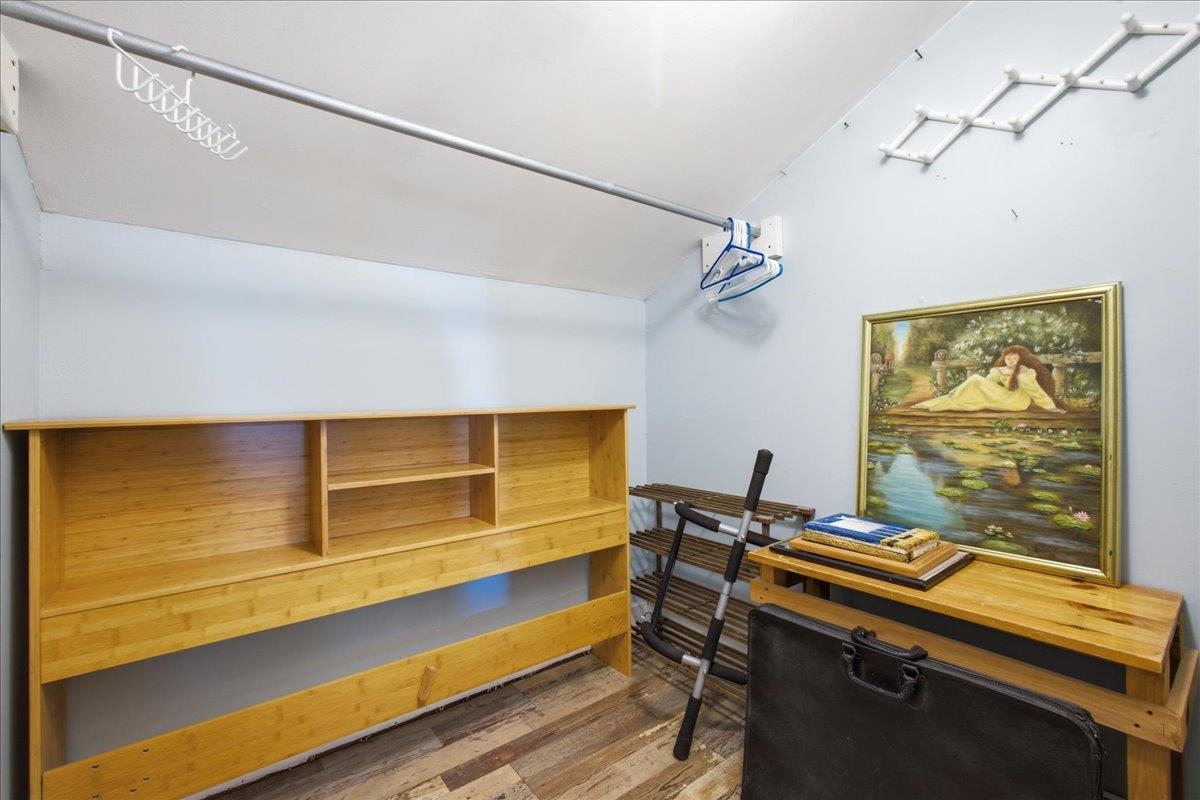 243 Biscayne Heights Property Photo 15