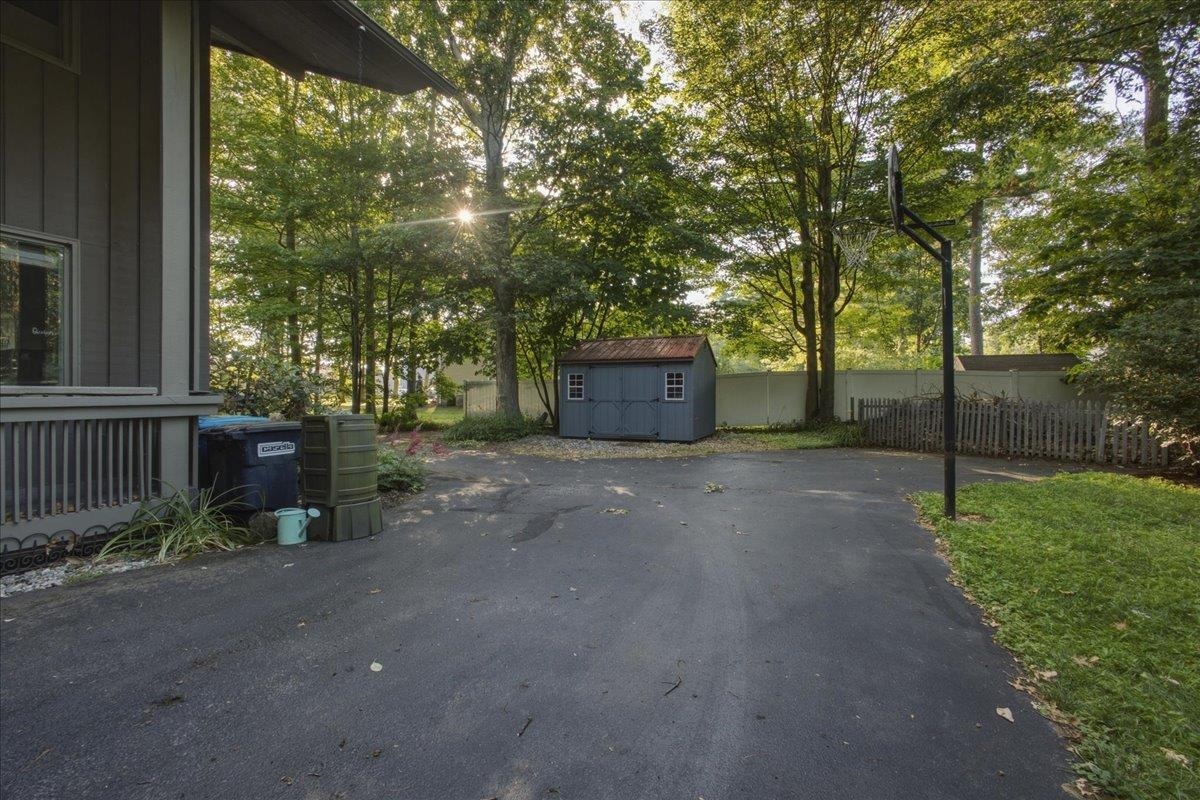 243 Biscayne Heights Property Photo 40