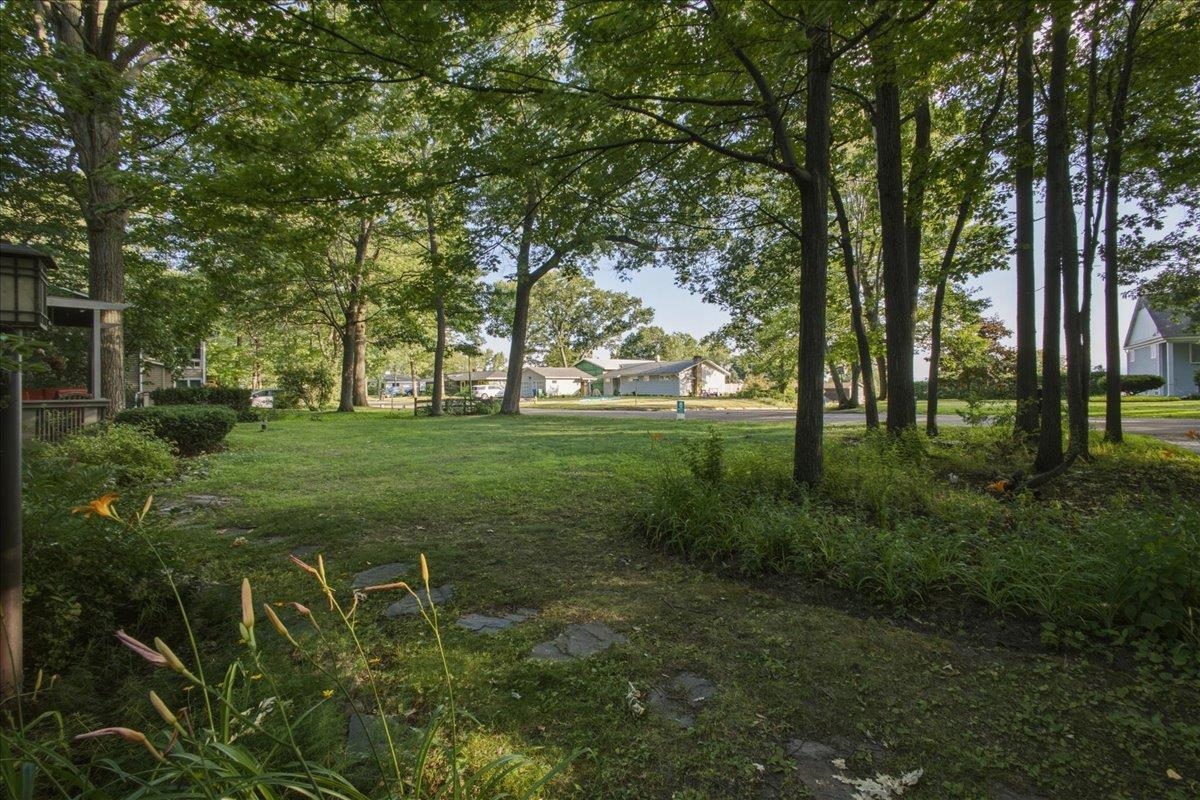 243 Biscayne Heights Property Photo 41