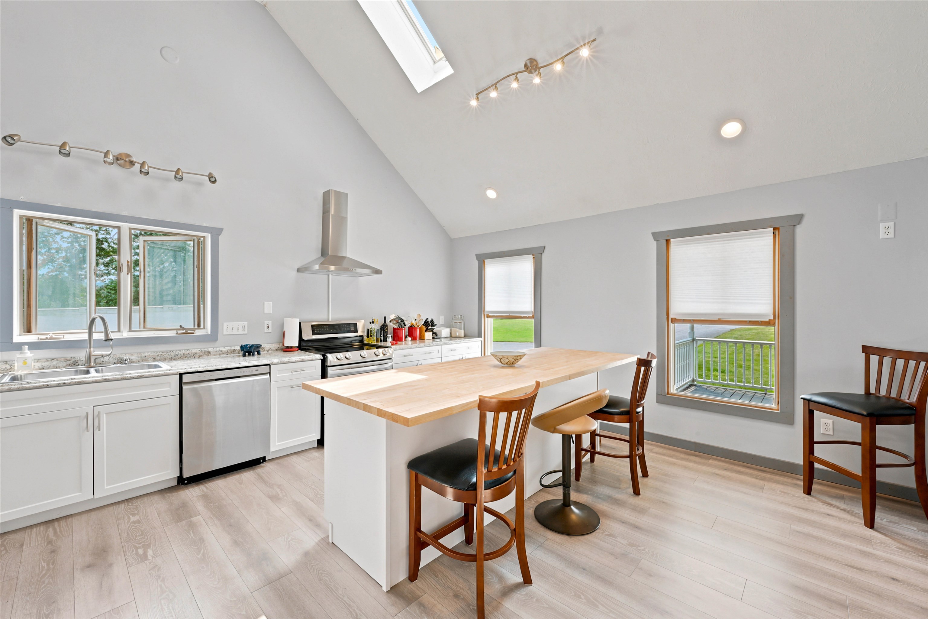 1620 Lower Newton Road Property Photo 4