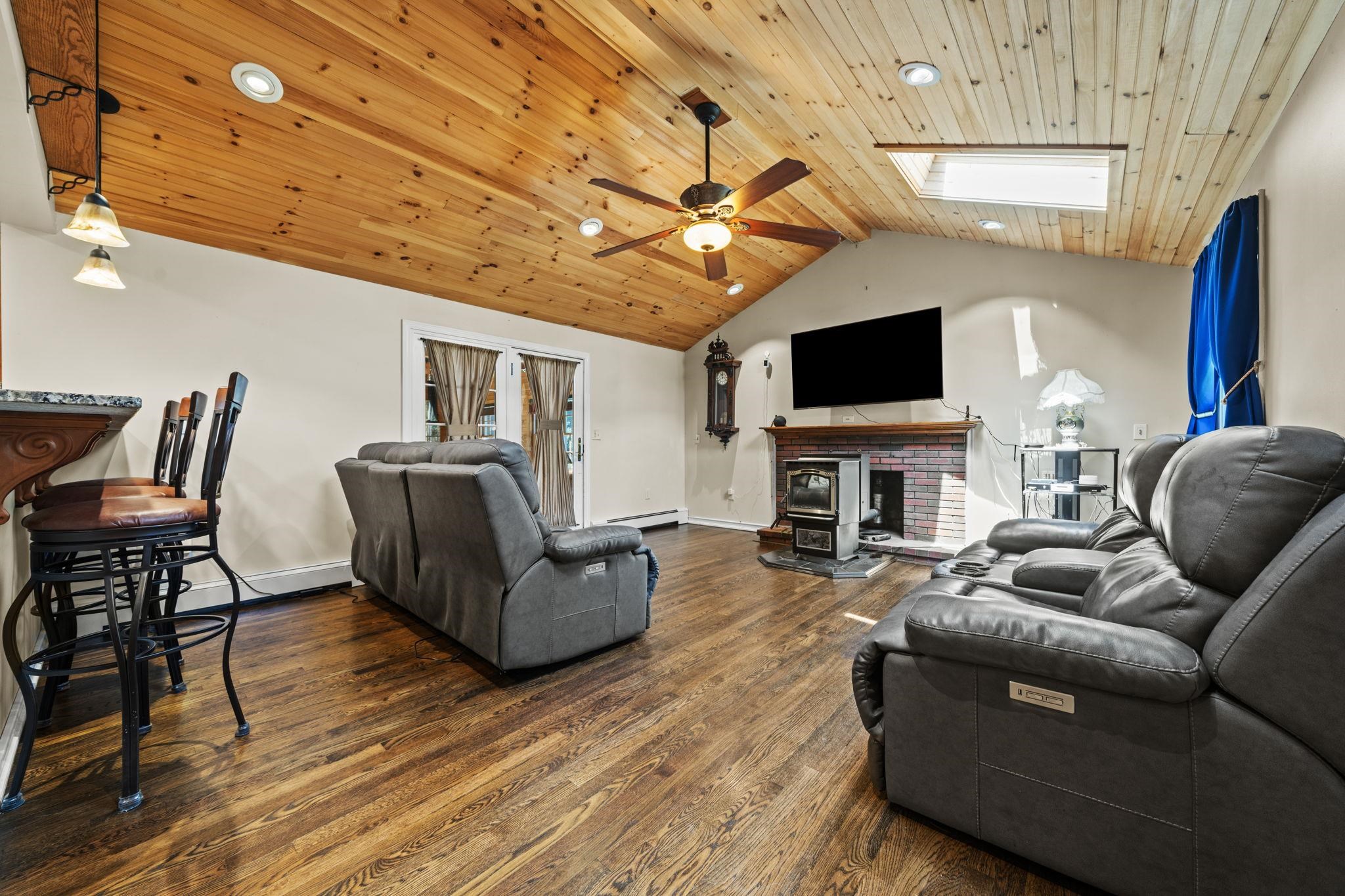 8 Forest Street Property Photo 19