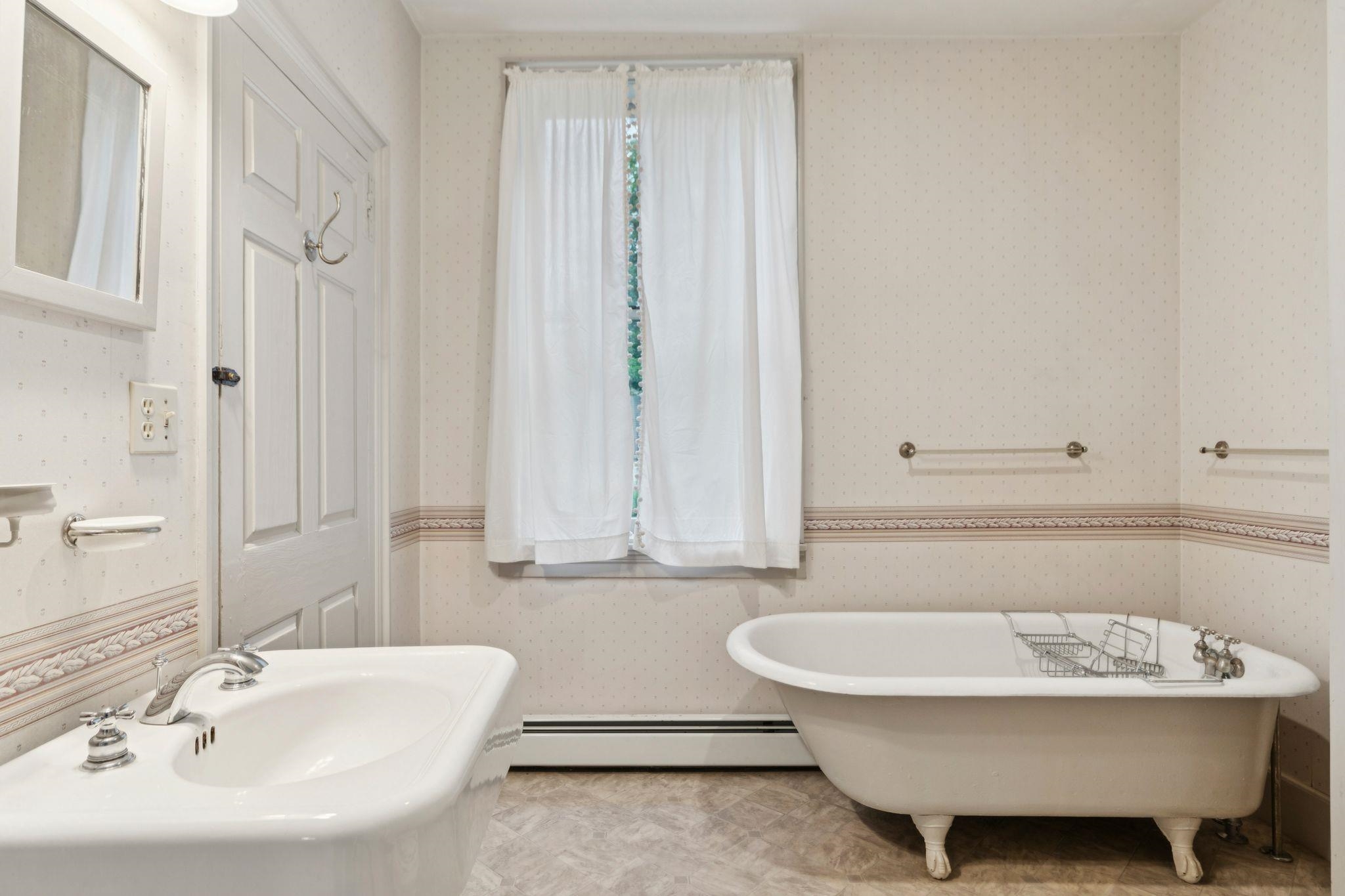 52 School Street Property Photo 23