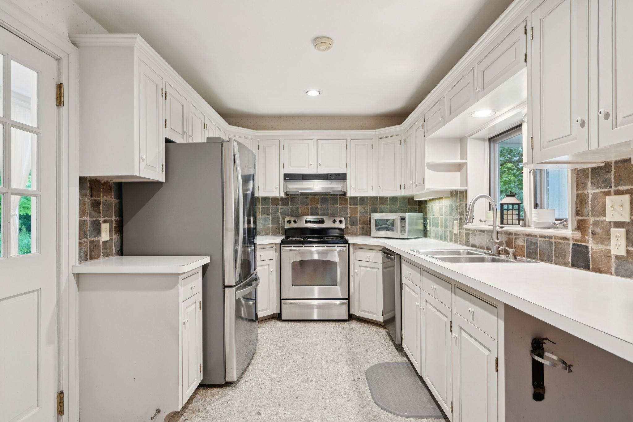 52 School Street Property Photo 27