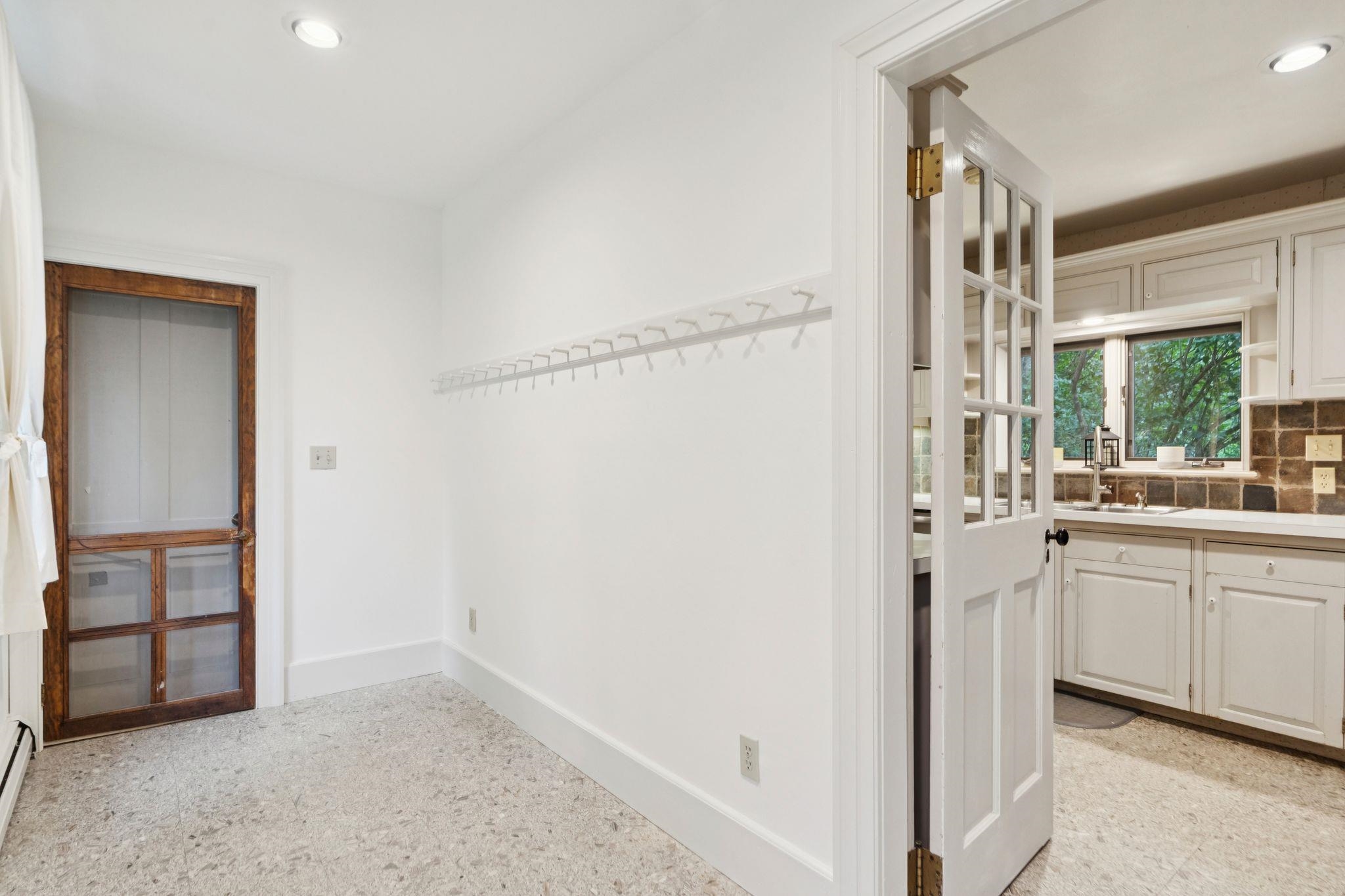 52 School Street Property Photo 30