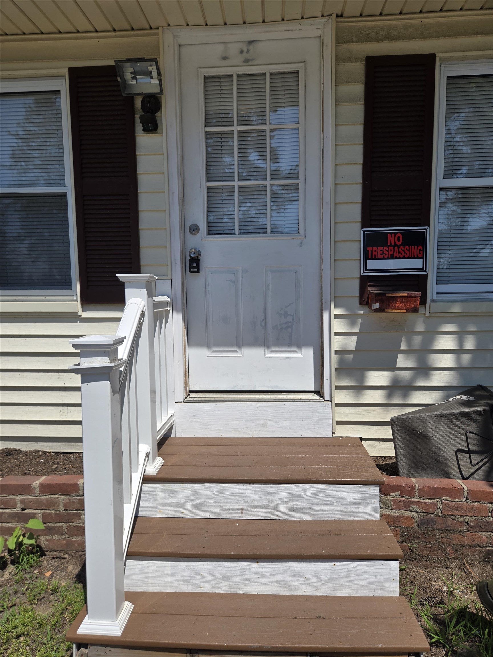 12 E Side Drive Property Photo 4