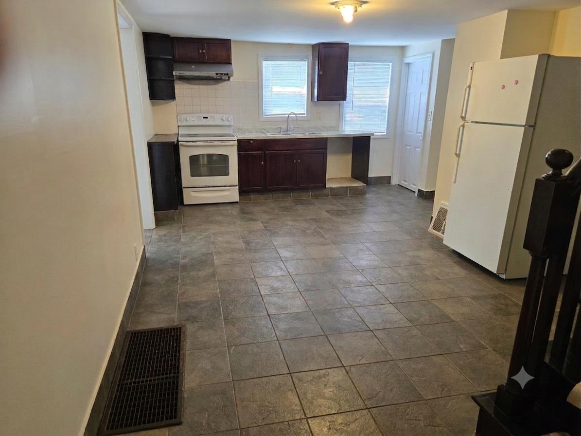 12 E Side Drive Property Photo 7