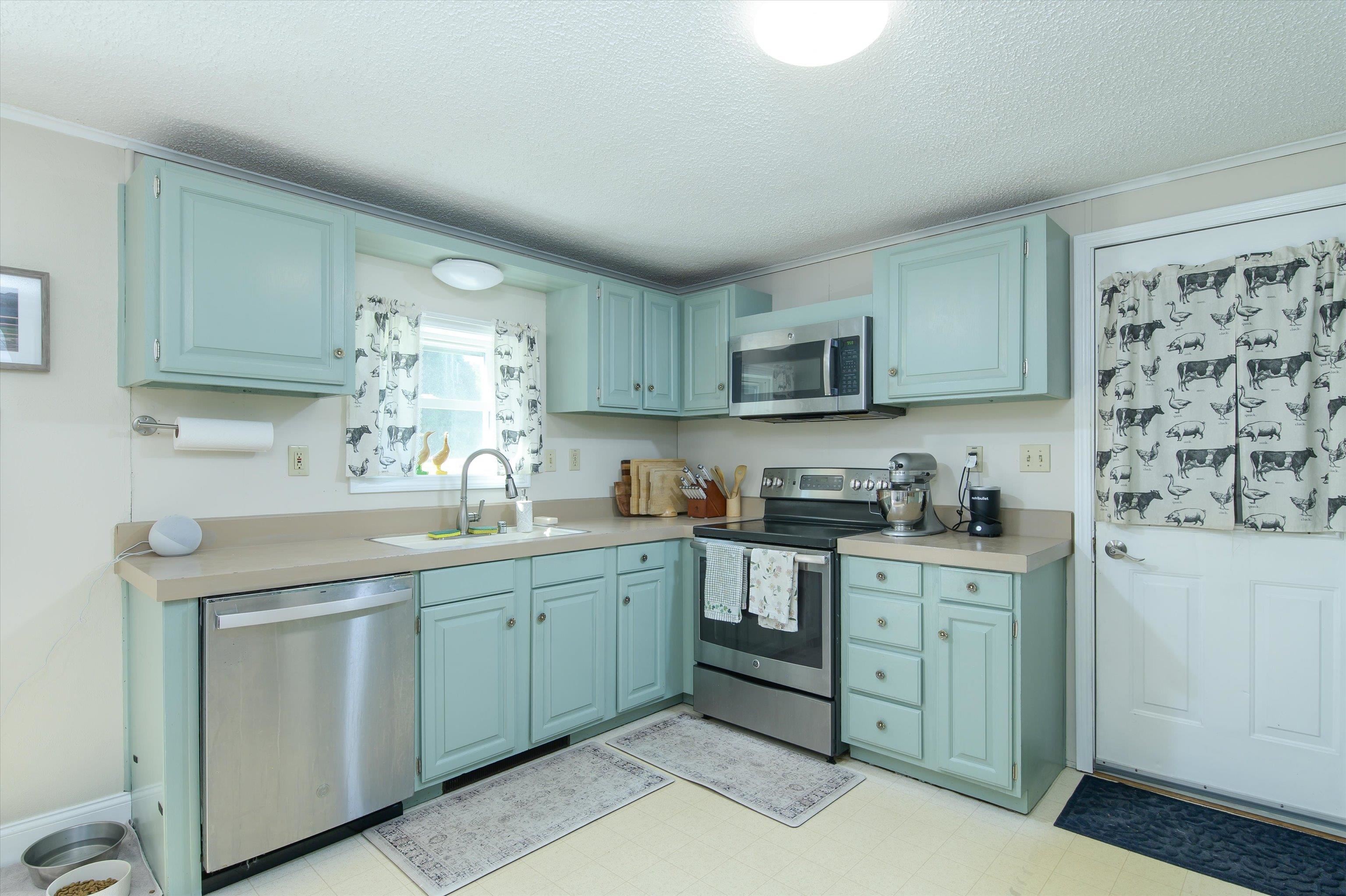 15 Stone Ridge Drive Property Photo 6