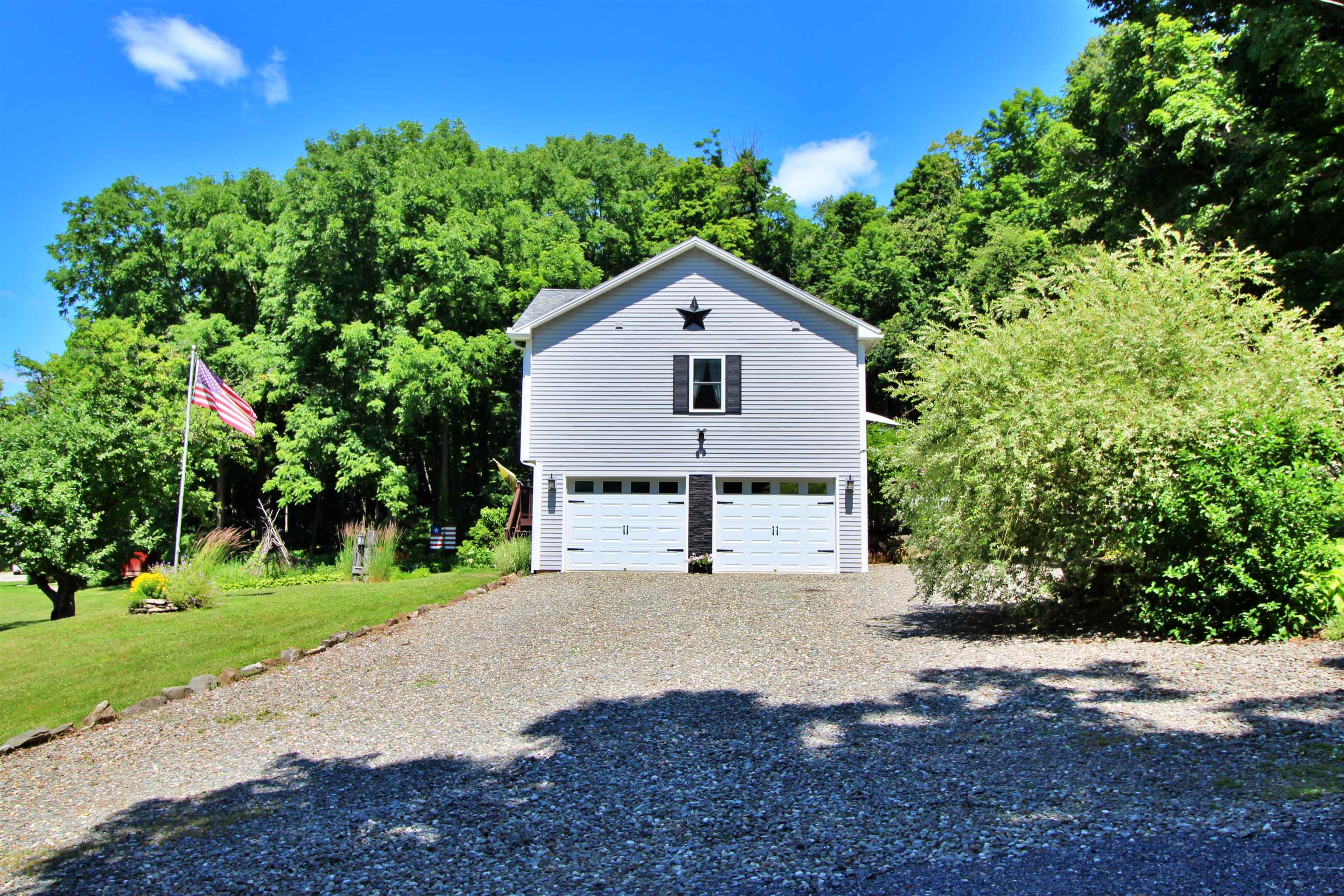 387 St. Albans Road Property Photo 3