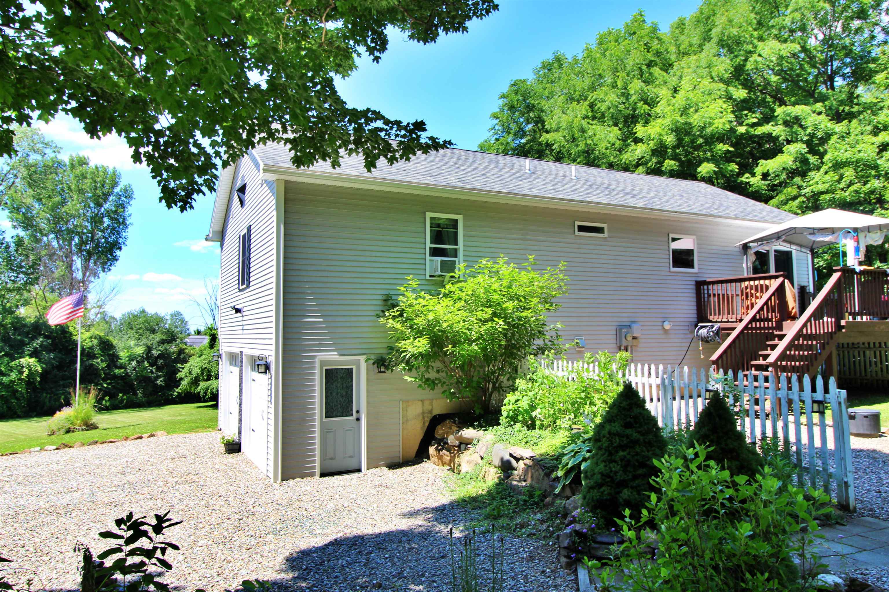 387 St. Albans Road Property Photo 4