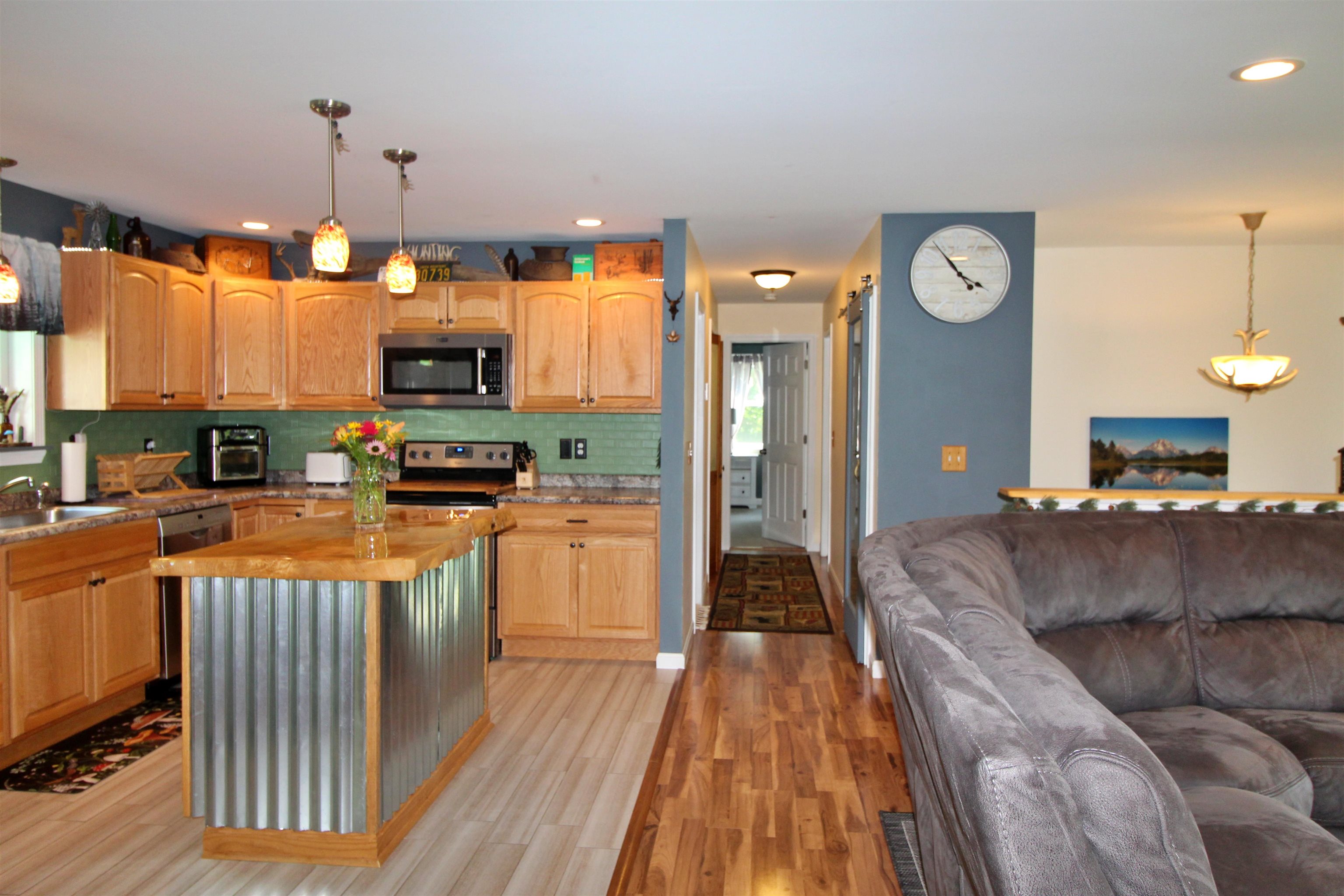 387 St. Albans Road Property Photo 22