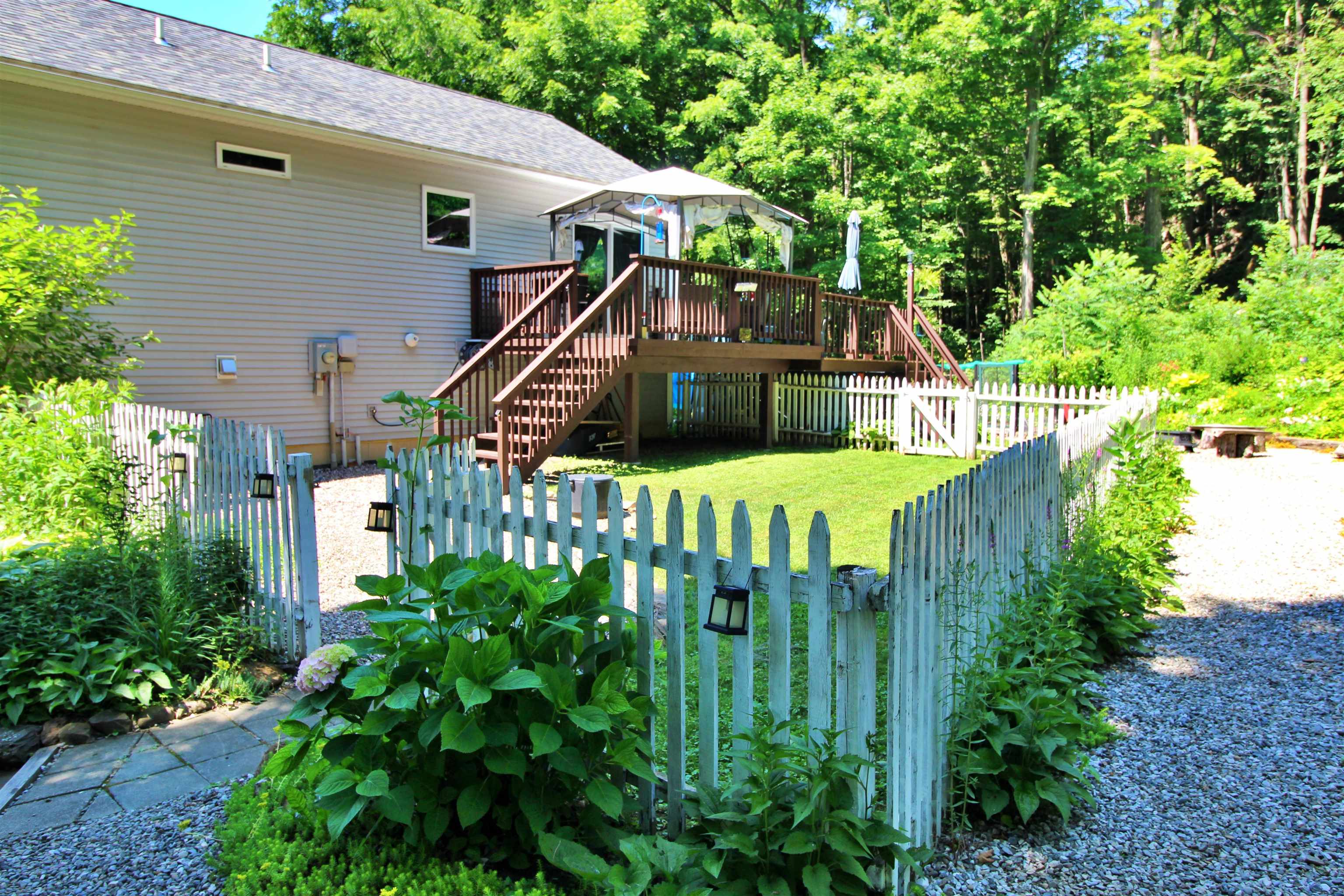 387 St. Albans Road Property Photo 44