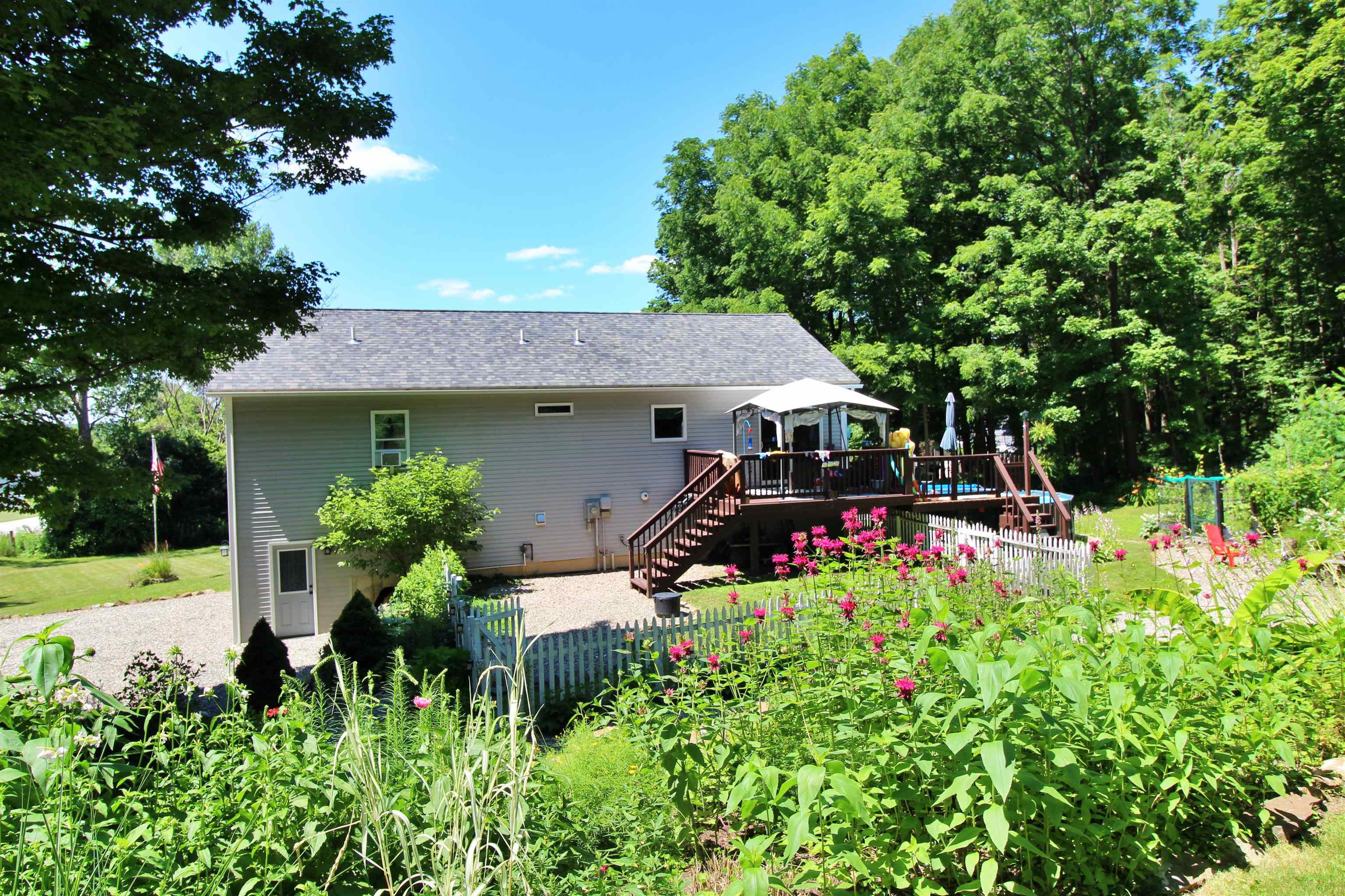 387 St. Albans Road Property Photo 49