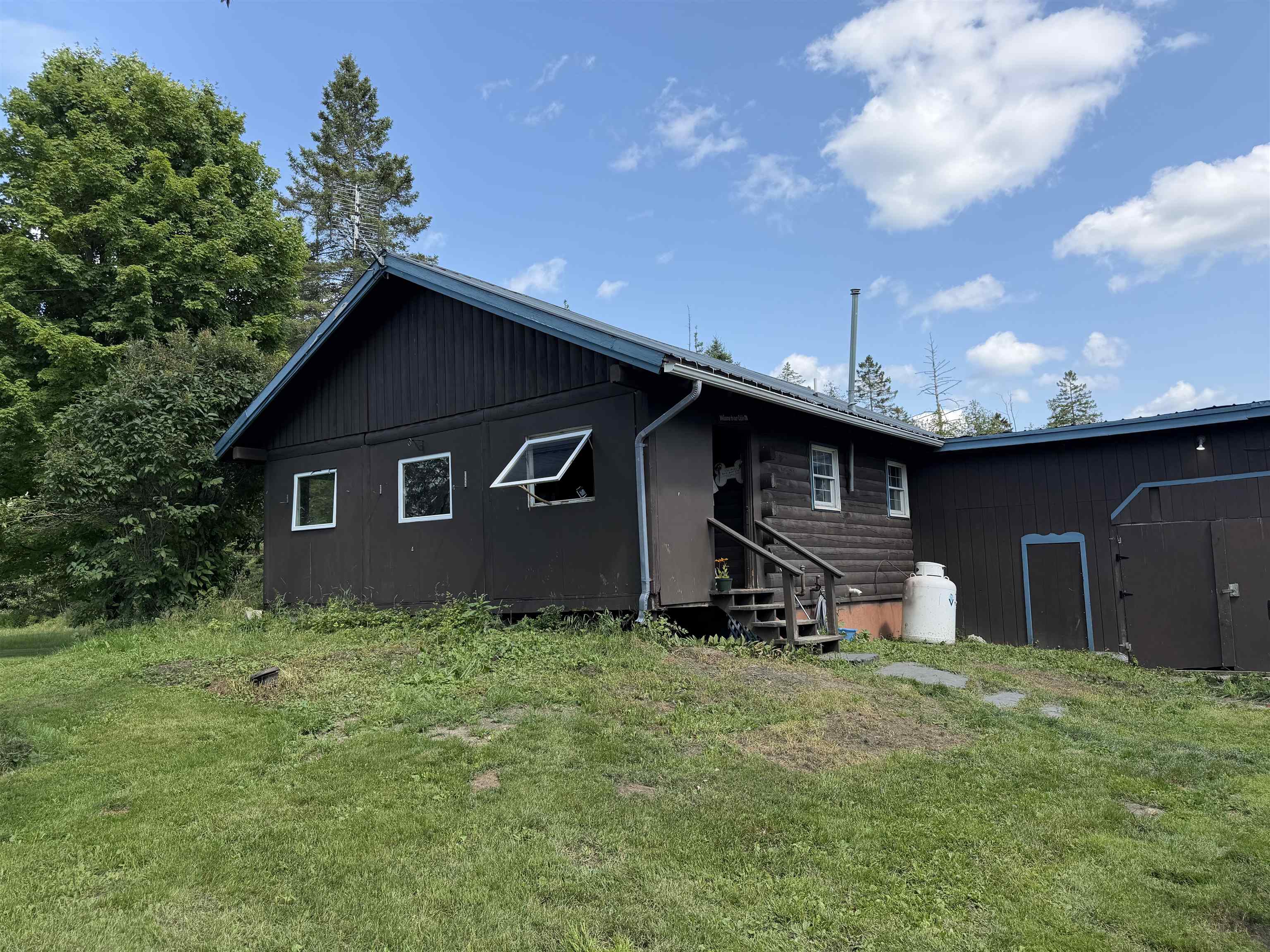 928 Holland Pond Road Property Photo 2