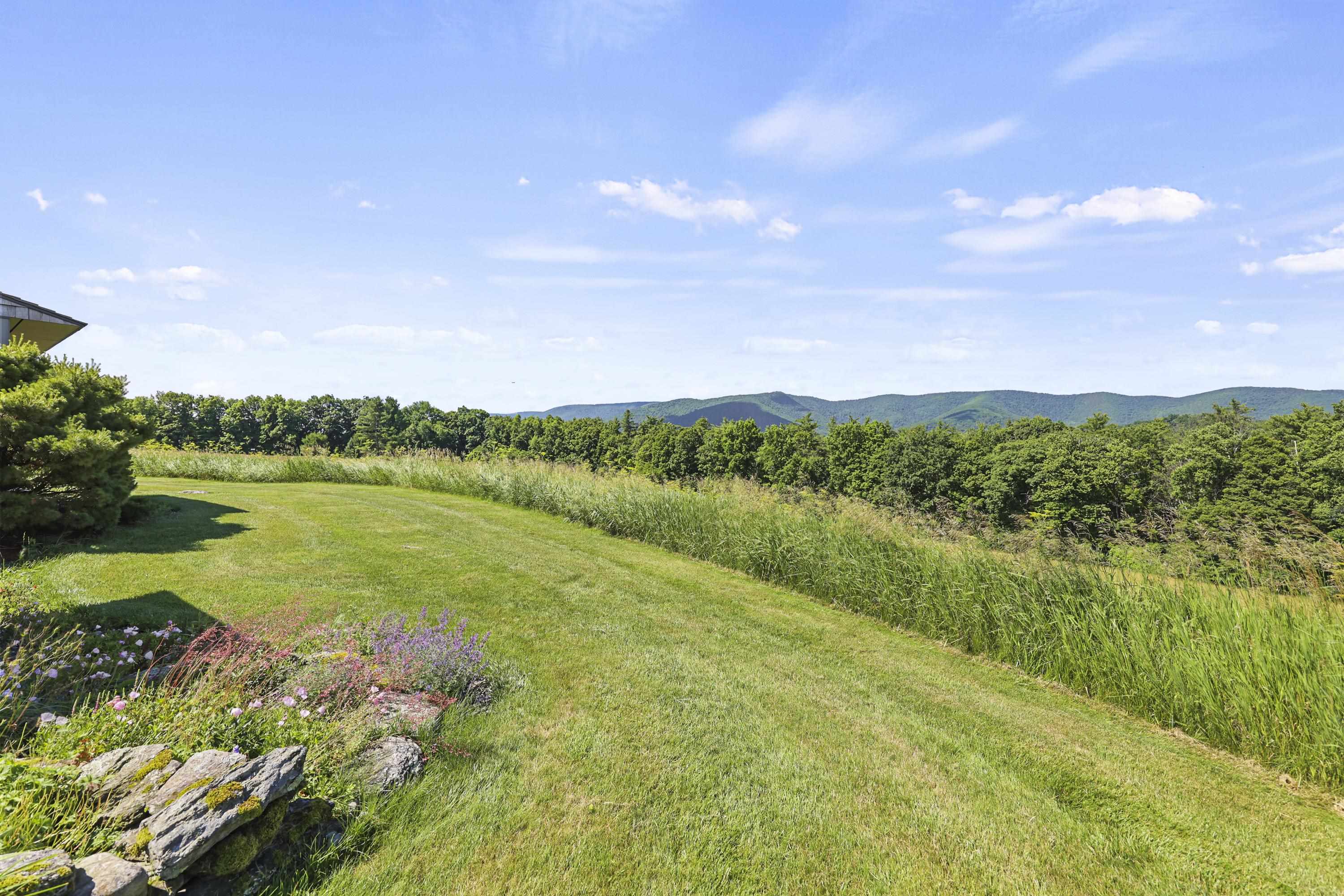 1996 North Pownal Road Property Photo 10