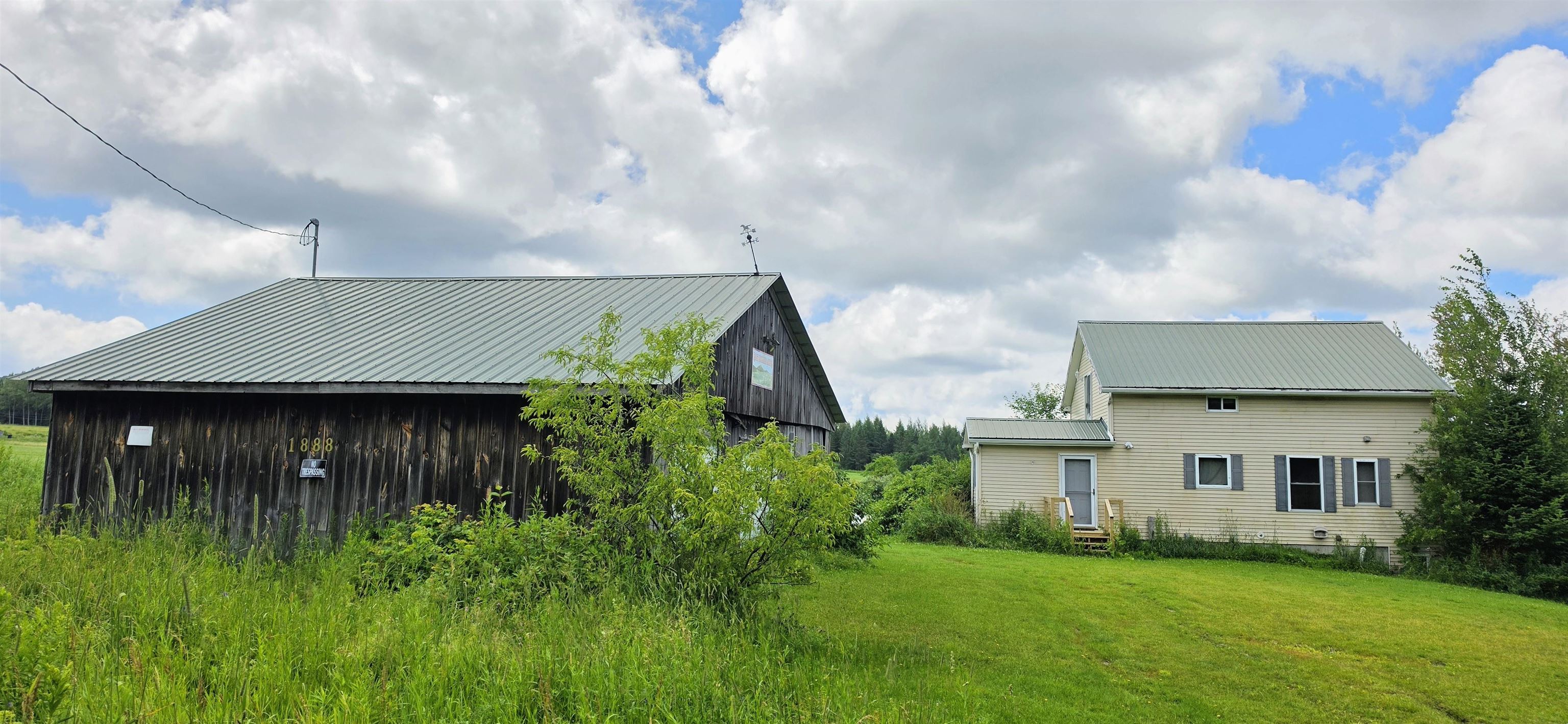 1888 Trucott Road Property Photo 1