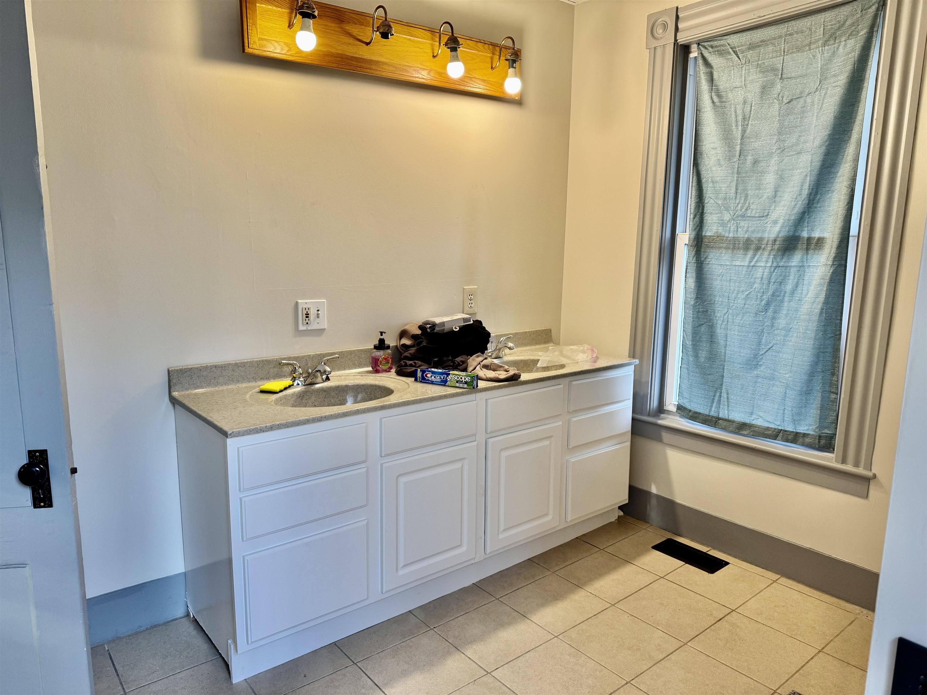 6 Hooker Avenue Property Photo 8