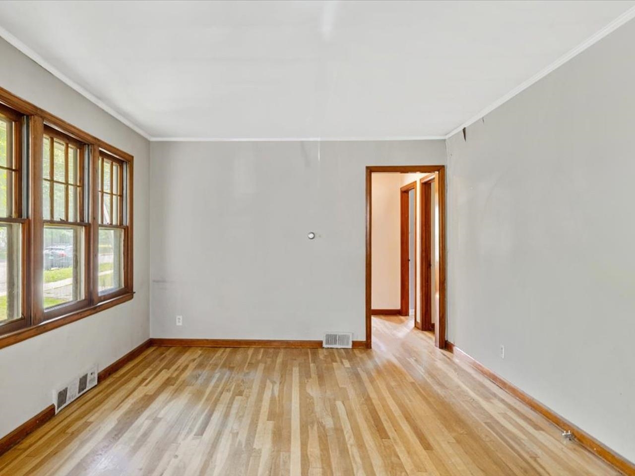 108 Iroquois Avenue Property Photo 8