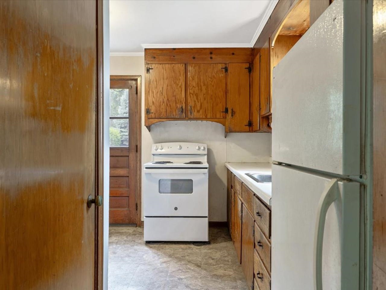 108 Iroquois Avenue Property Photo 9