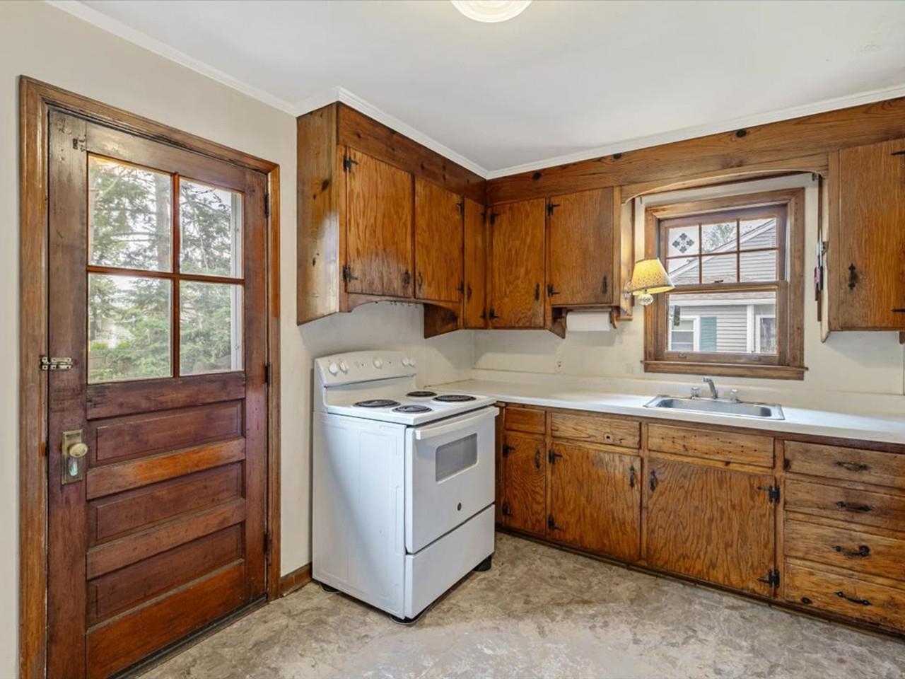 108 Iroquois Avenue Property Photo 10
