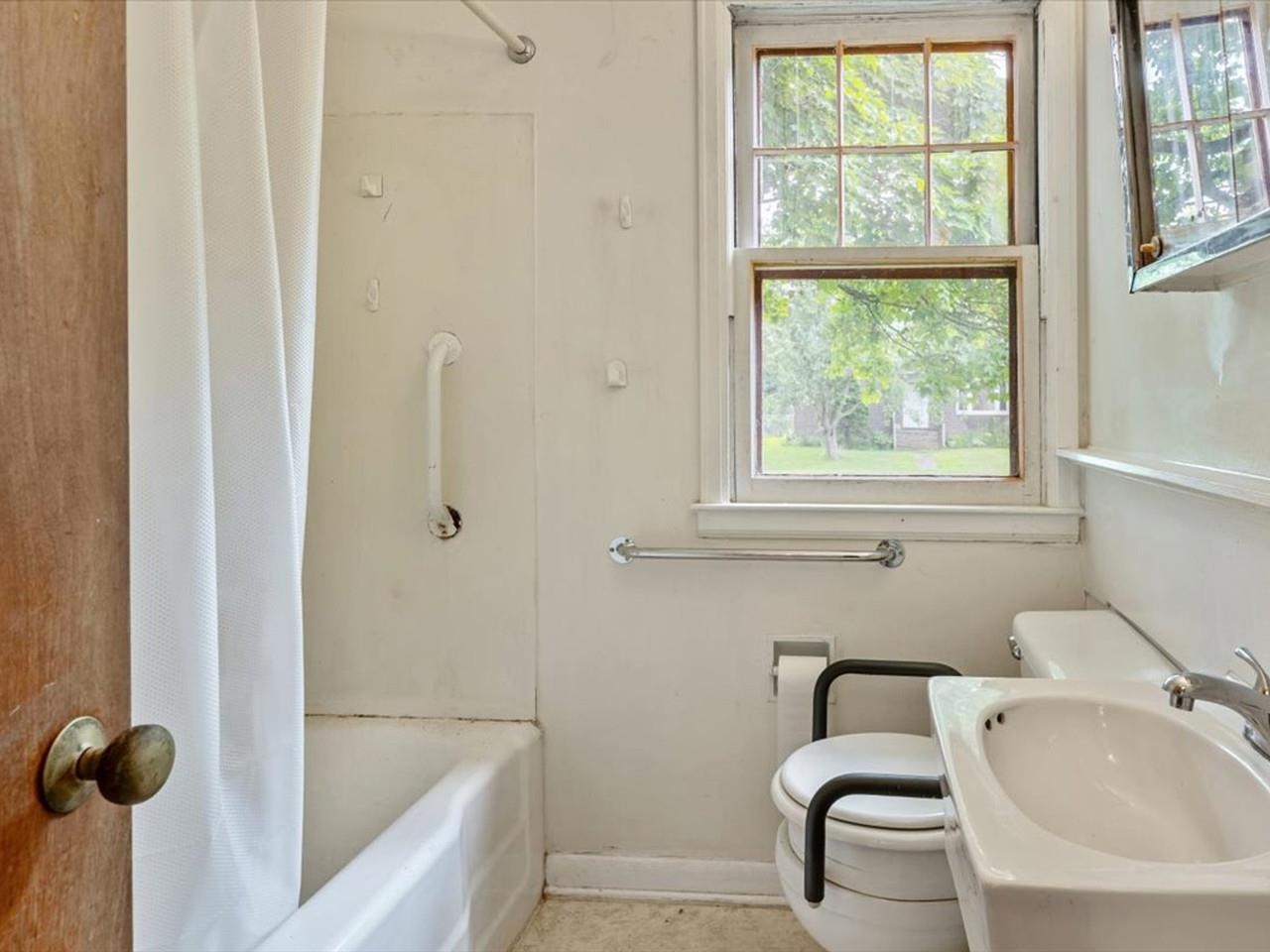 108 Iroquois Avenue Property Photo 22
