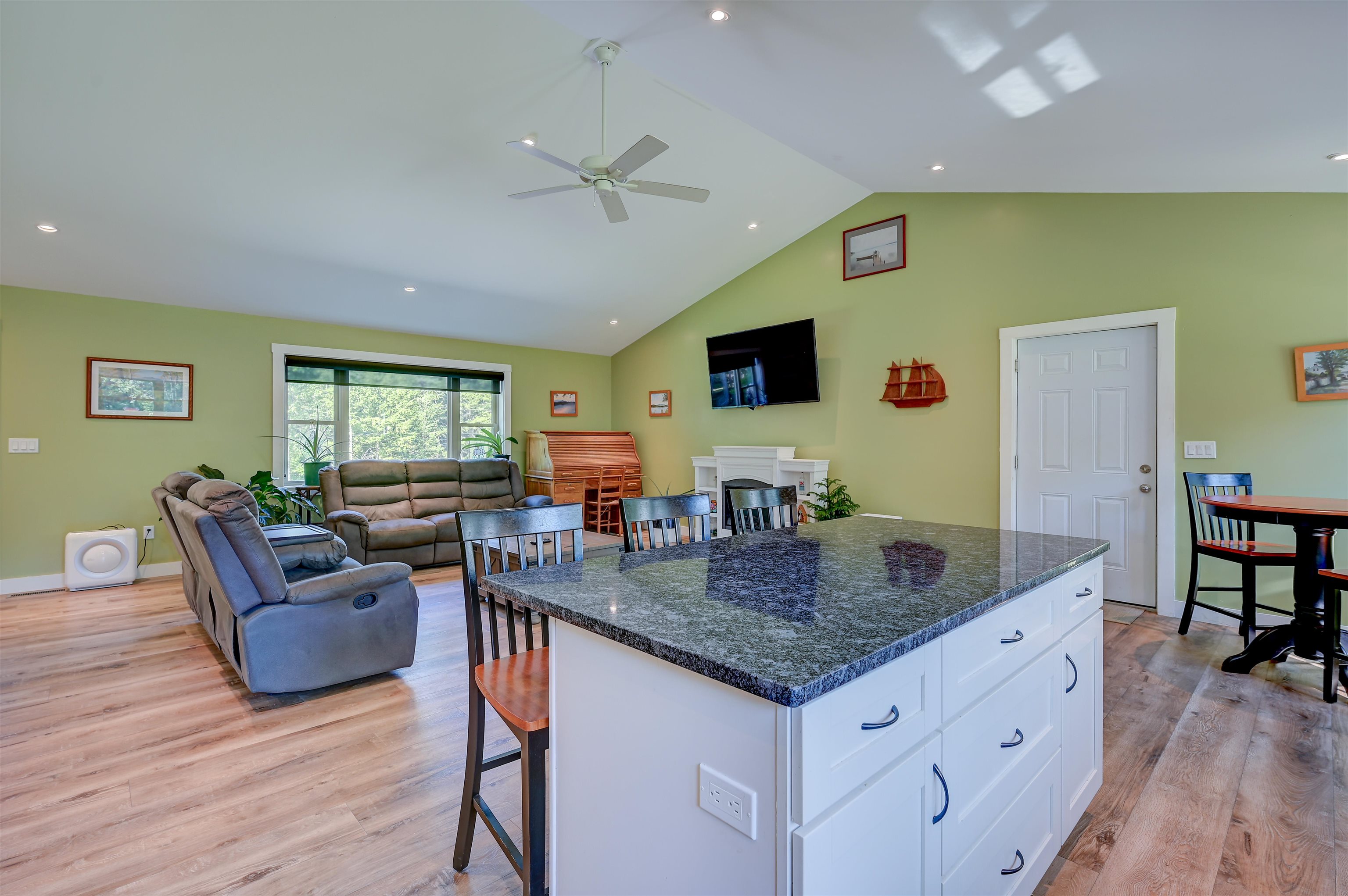419 Winter Road Property Photo 10