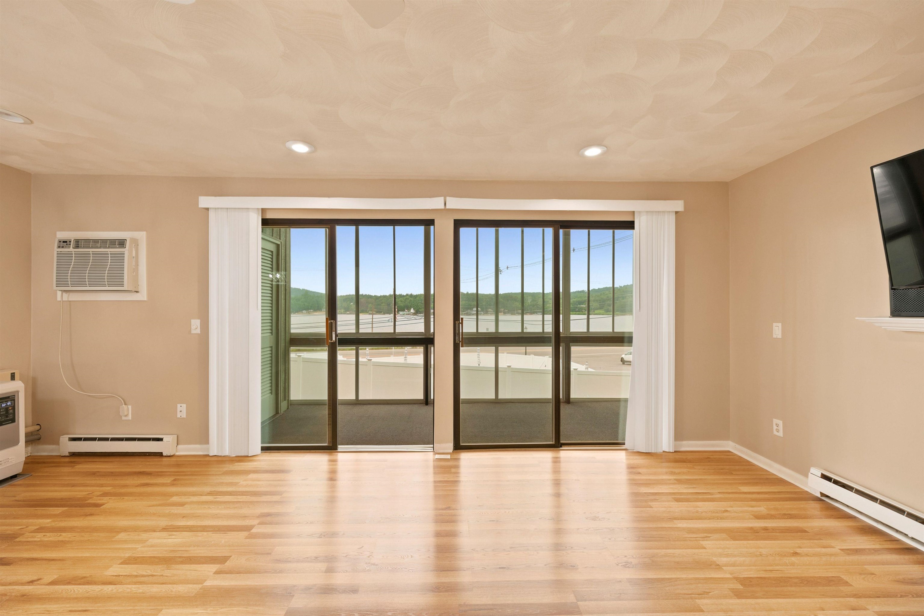 883 Weirs Boulevard Property Photo 11