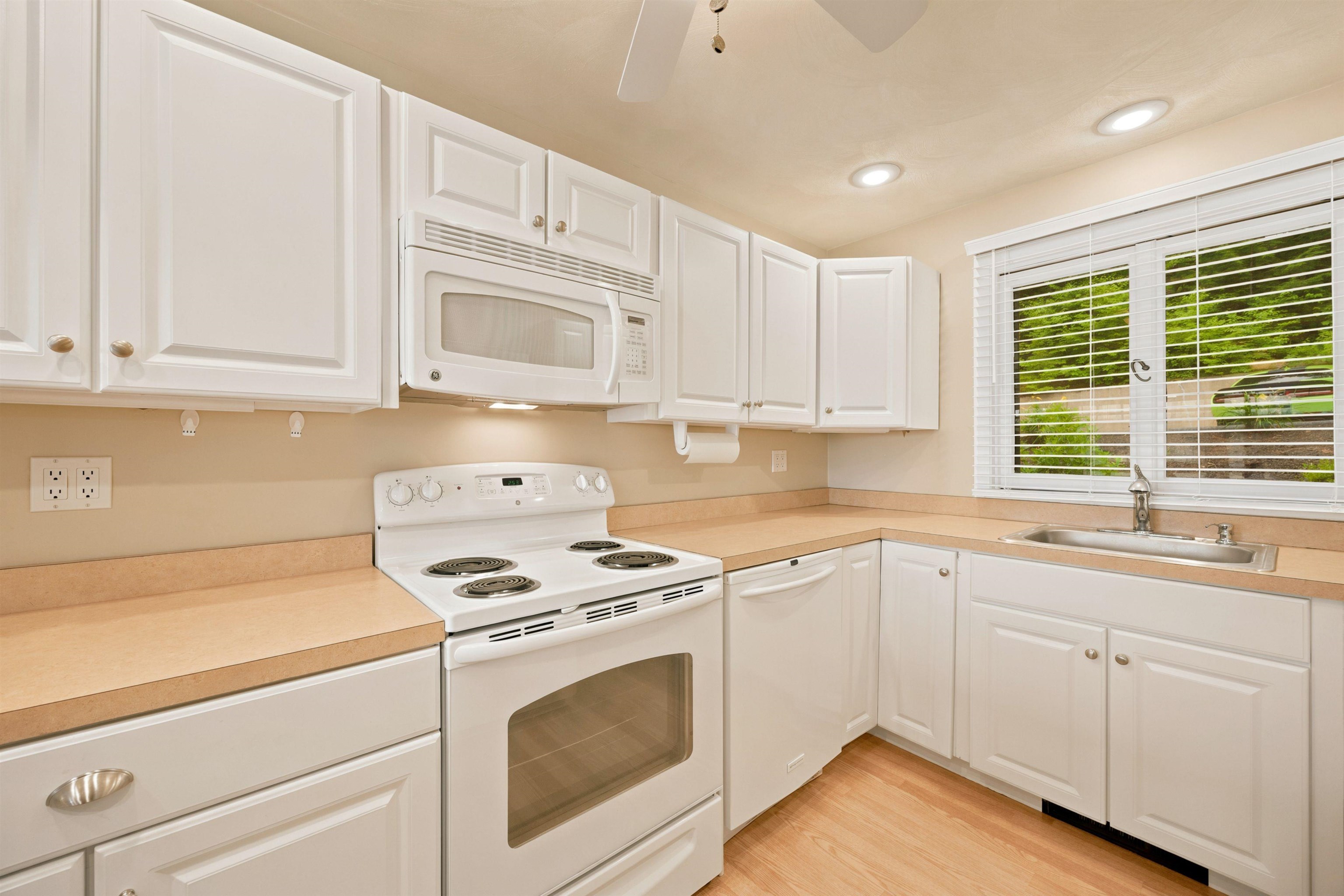 883 Weirs Boulevard Property Photo 14