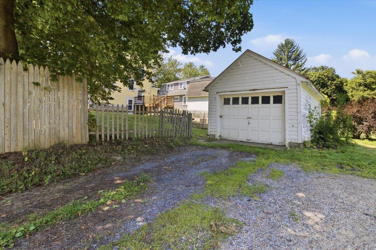 301 Elm Street Property Photo 3