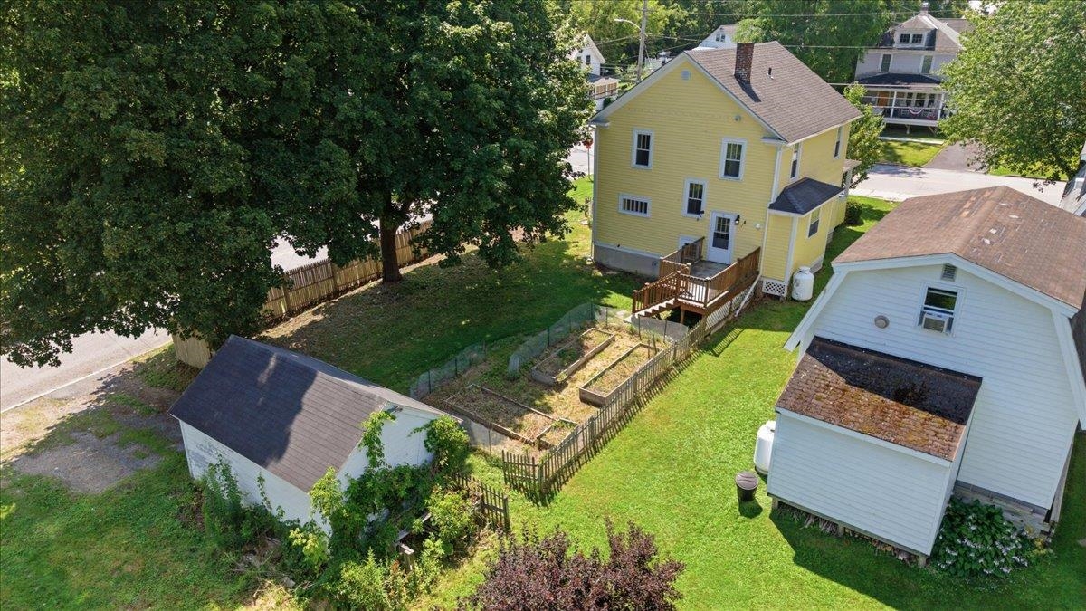 301 Elm Street Property Photo 4