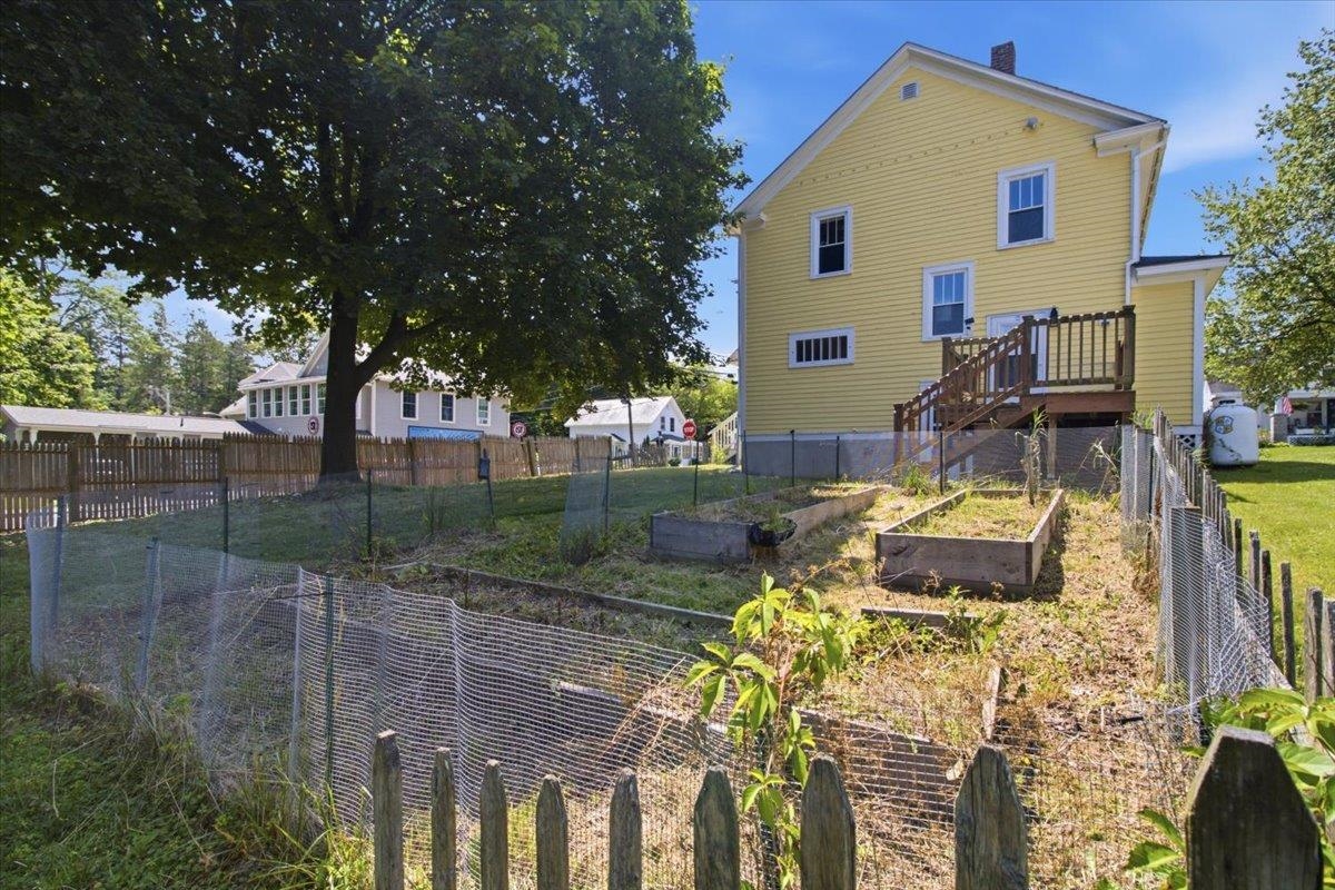 301 Elm Street Property Photo 5