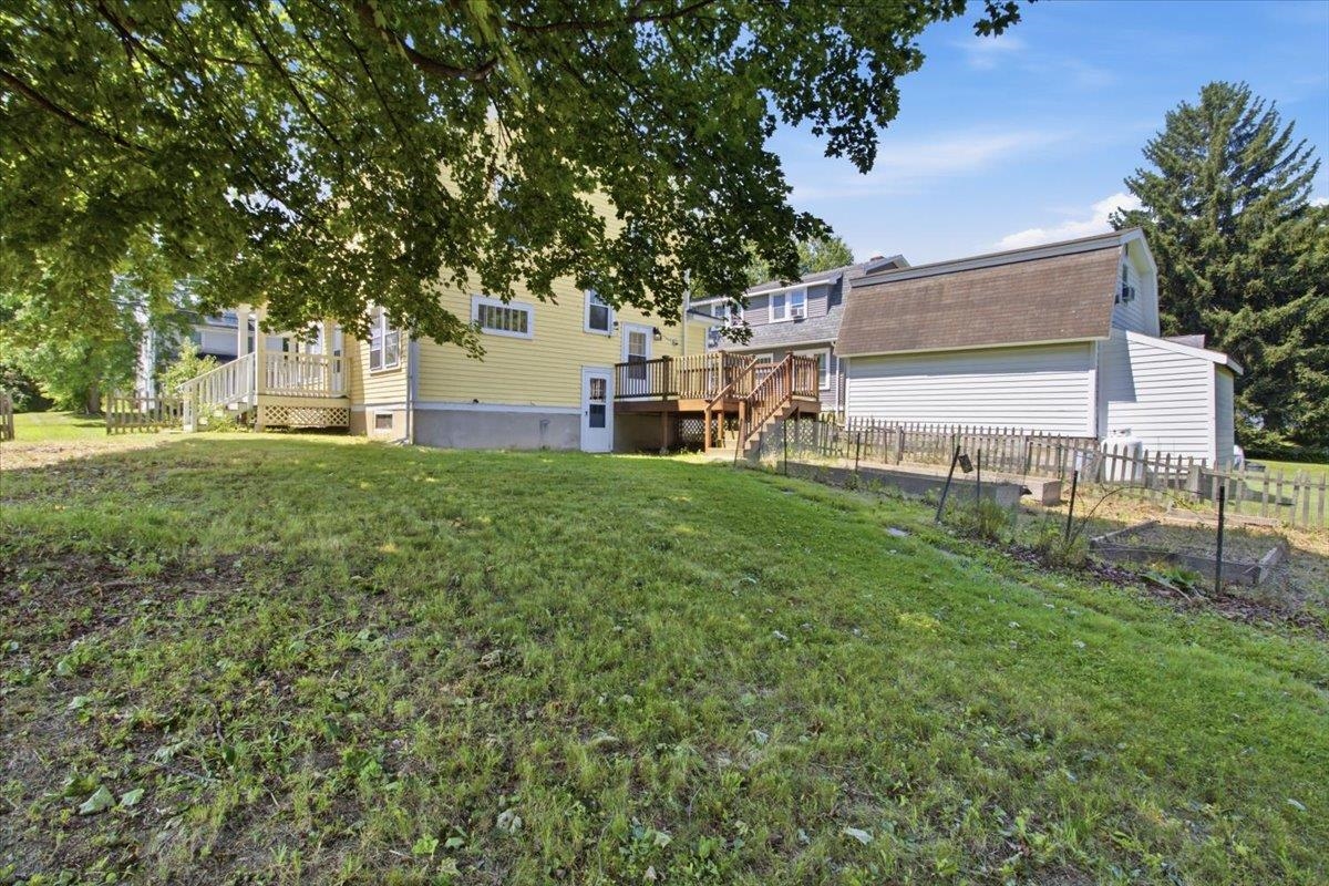 301 Elm Street Property Photo 7
