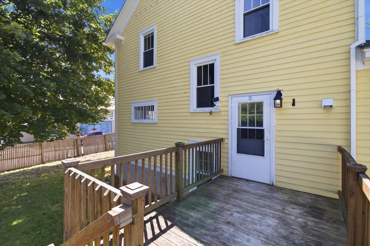 301 Elm Street Property Photo 9